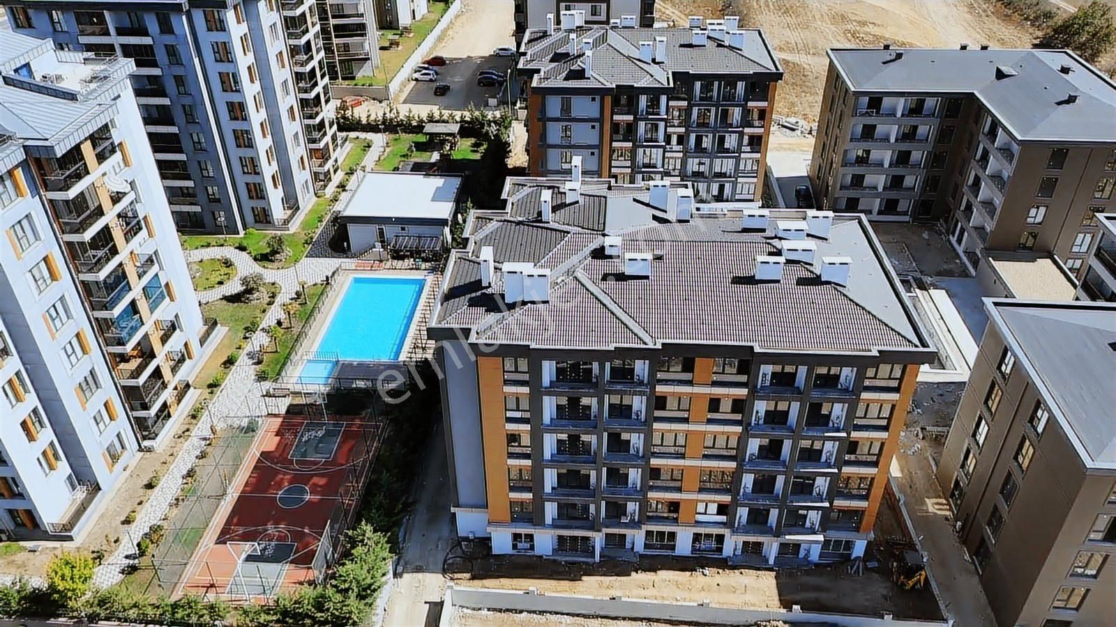 Rüzgar Emlaktan 1+1 Cumhuriyet Mahallesinde Arakat Satılık Daire