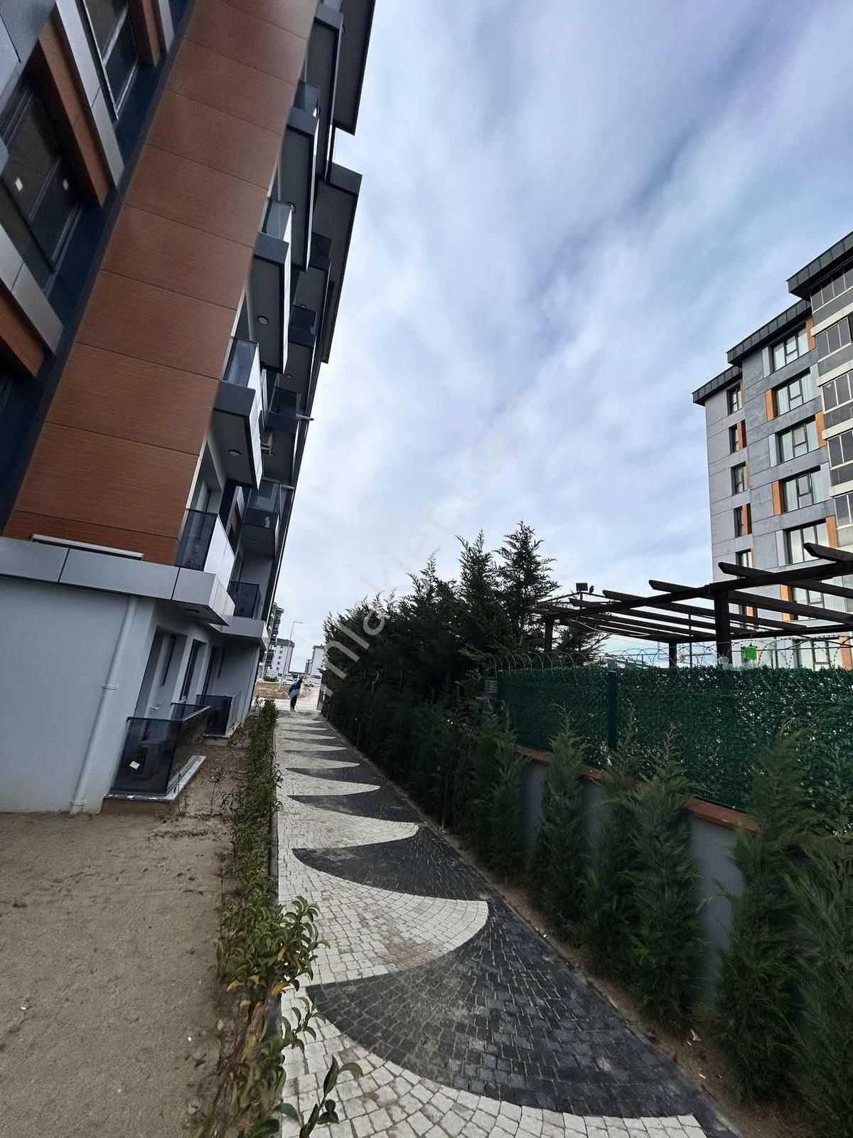 Rüzgar Emlaktan 1+1 Cumhuriyet Mahallesinde Arakat Satılık Daire - Görsel 14