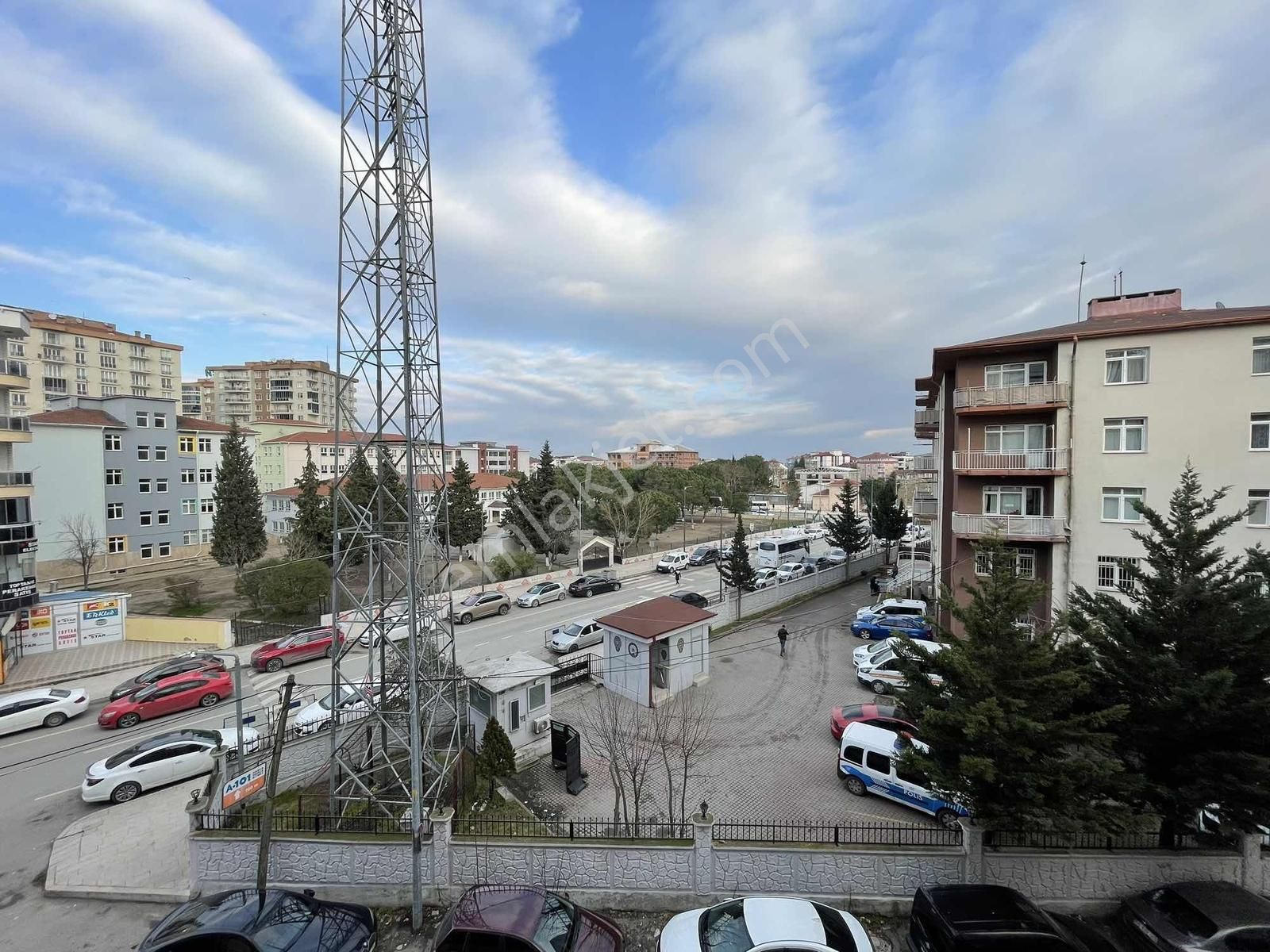 Rüzgar Emlak'tan Eşyalı Merkezi Konum Kiralık Daire - Görsel 2