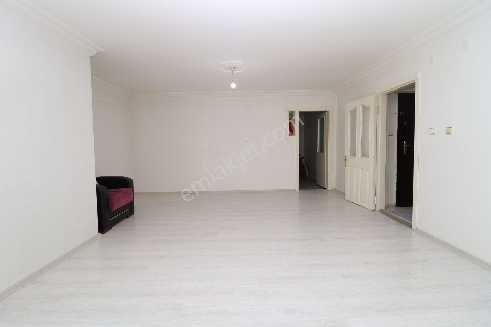 Akif'ten Topçu'da 2,5+1 Ebeveyn Banyolu Batı Cephe Satılık Daire - Görsel 3