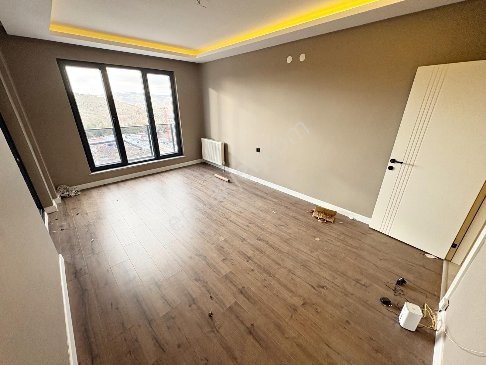 Bienal Ovacık'da Bulvara Cephe Ada Mutfaklı Konforlu Bir Yaşam - Görsel 15