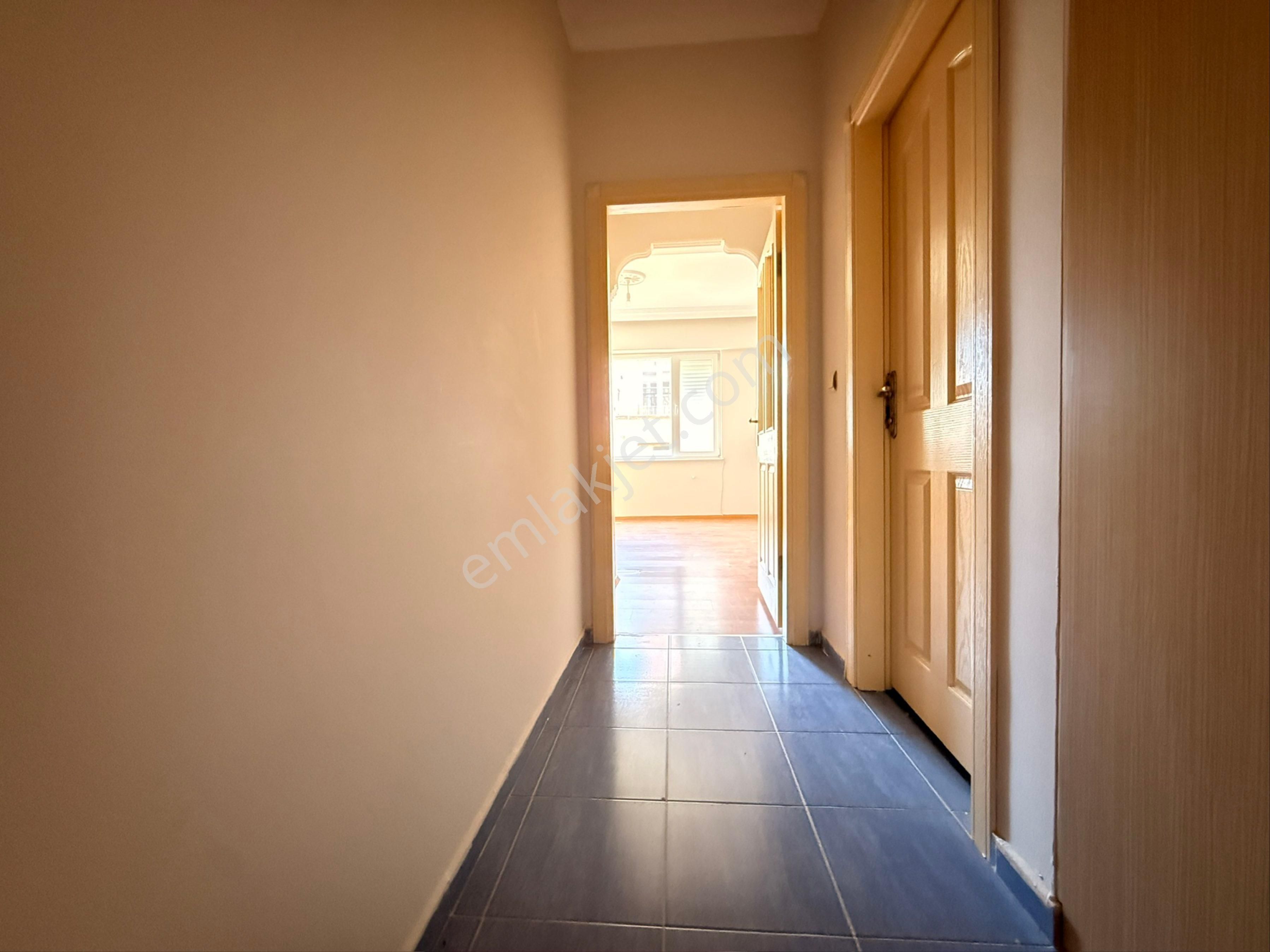 Hayat Park Yanı Katta 2+1 Güney Cephe - Görsel 3