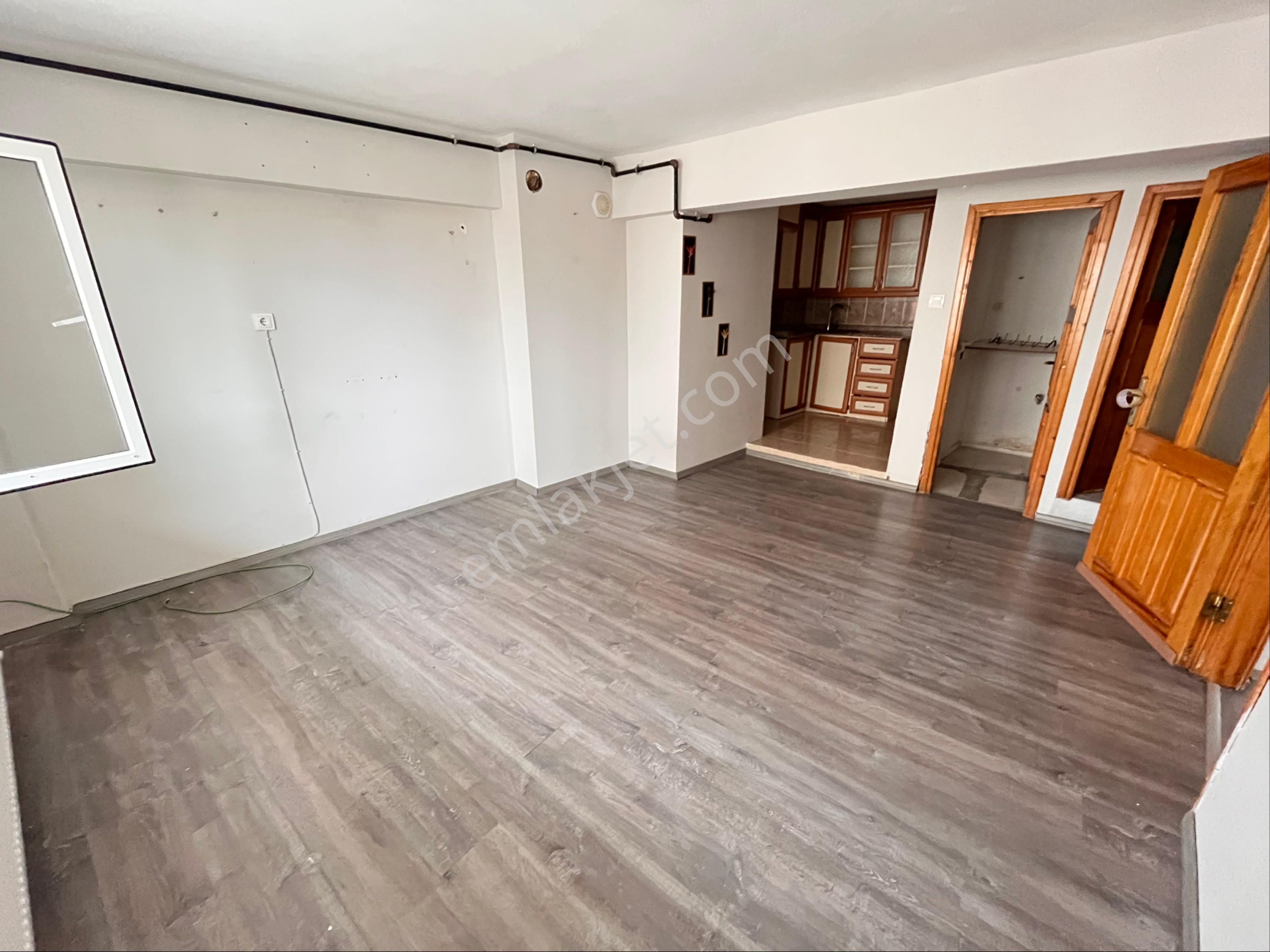 Buca İşçievlerinde Vergi Dairesi Yakınında 2+1 85 M2 Temiz Daire - Görsel 4