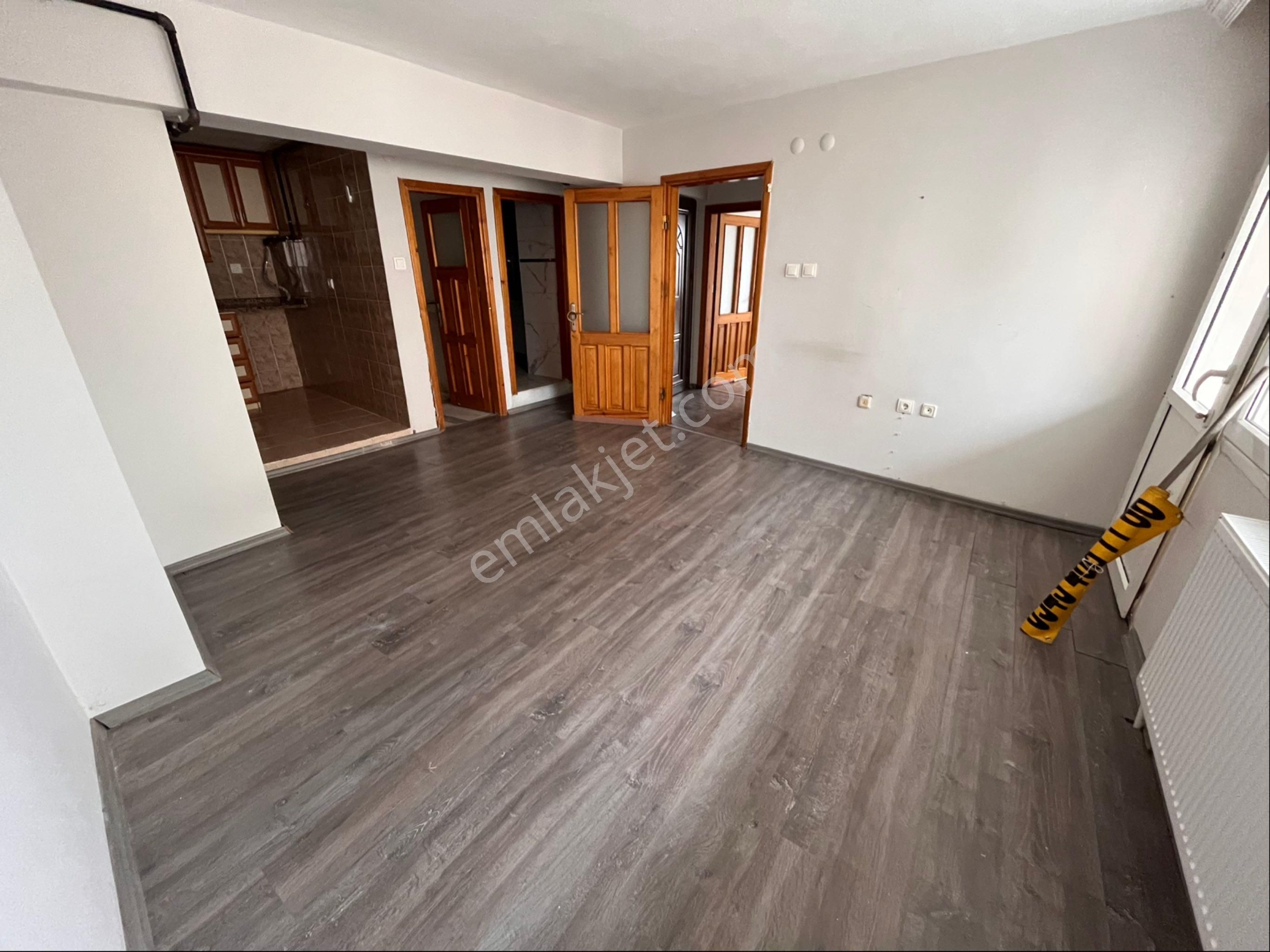 Buca İşçievlerinde Vergi Dairesi Yakınında 2+1 85 M2 Temiz Daire - Görsel 6