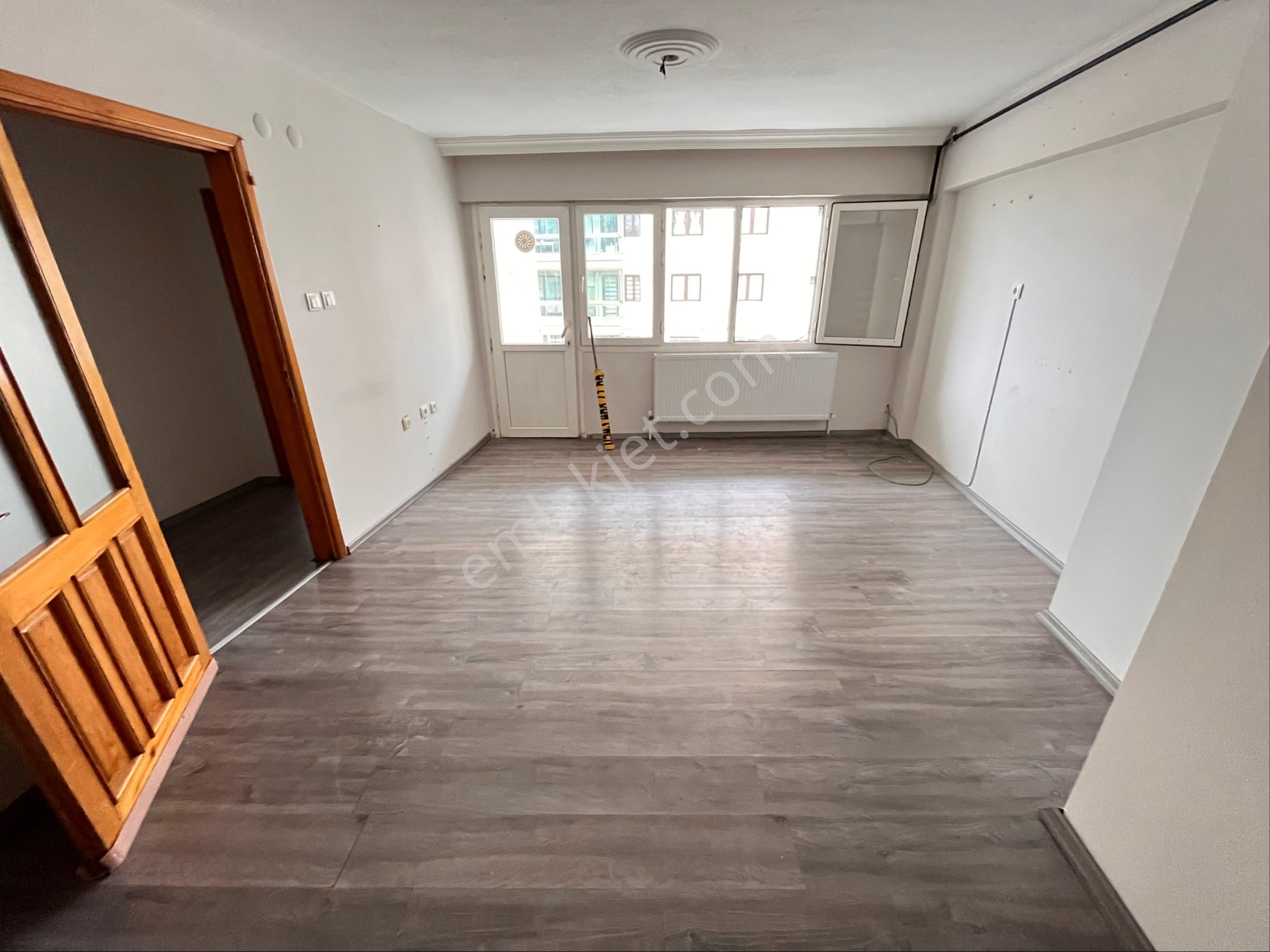 Buca İşçievlerinde Vergi Dairesi Yakınında 2+1 85 M2 Temiz Daire - Görsel 2