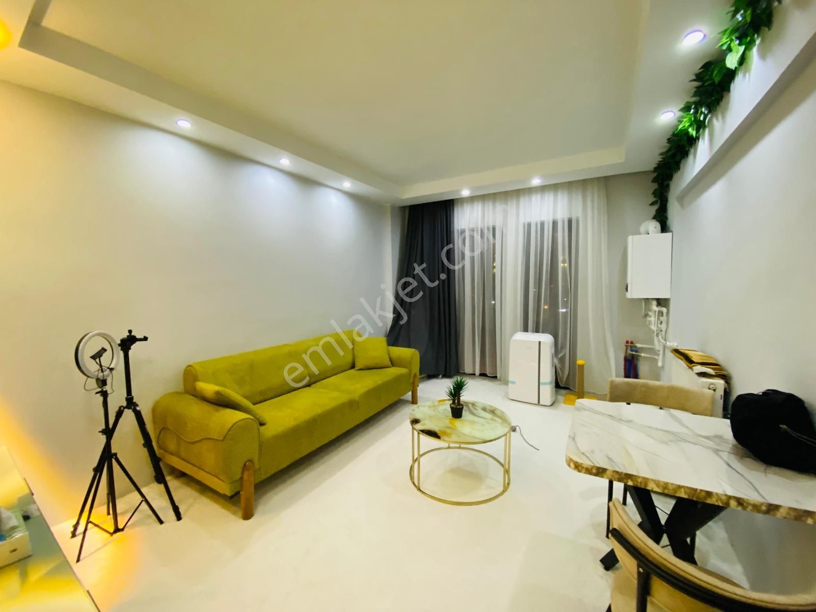 Merkezde , 1+1 Lüx Eşyalı Kombili , Kıracılı Asansörlü Arakat