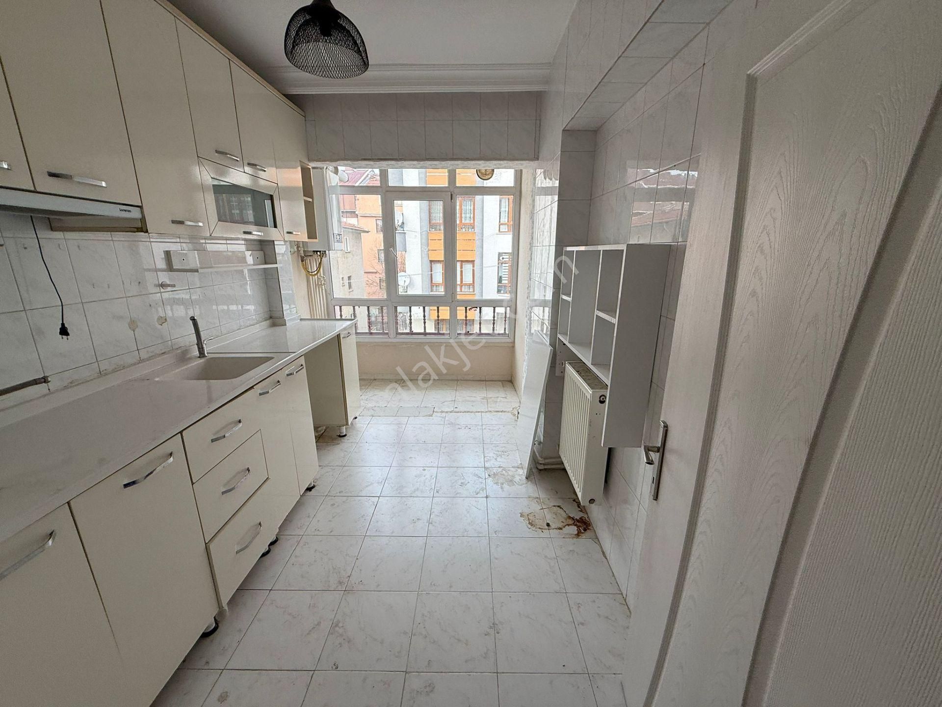 Bilgen Vatan'dan Bağlarbaşı Melek Özen Okulu Arkası Orta Kat 3+1 Geniş M2 Köşe Cephe Kiralık Daire - Görsel 8