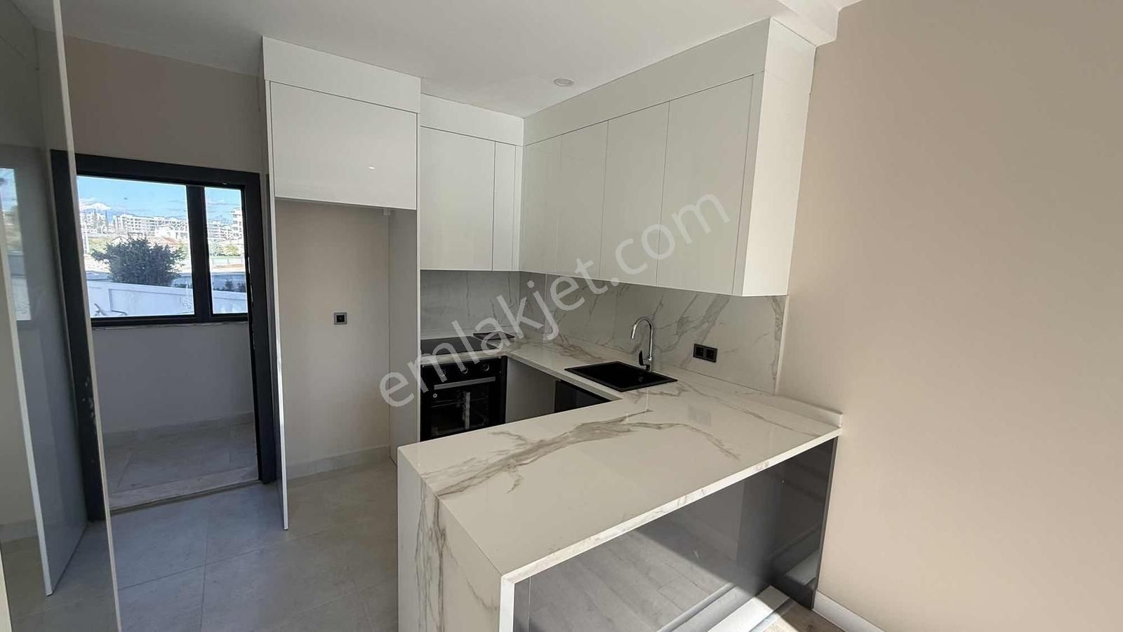 Altıntaş'ta 40 Lık Yolda İskanlı Ara Katta Satılık 1+1 - Görsel 3