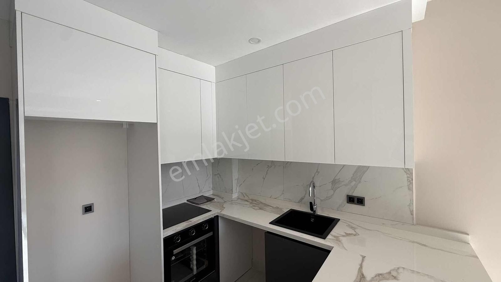 Altıntaş'ta 40 Lık Yolda İskanlı Ara Katta Satılık 1+1 - Görsel 2