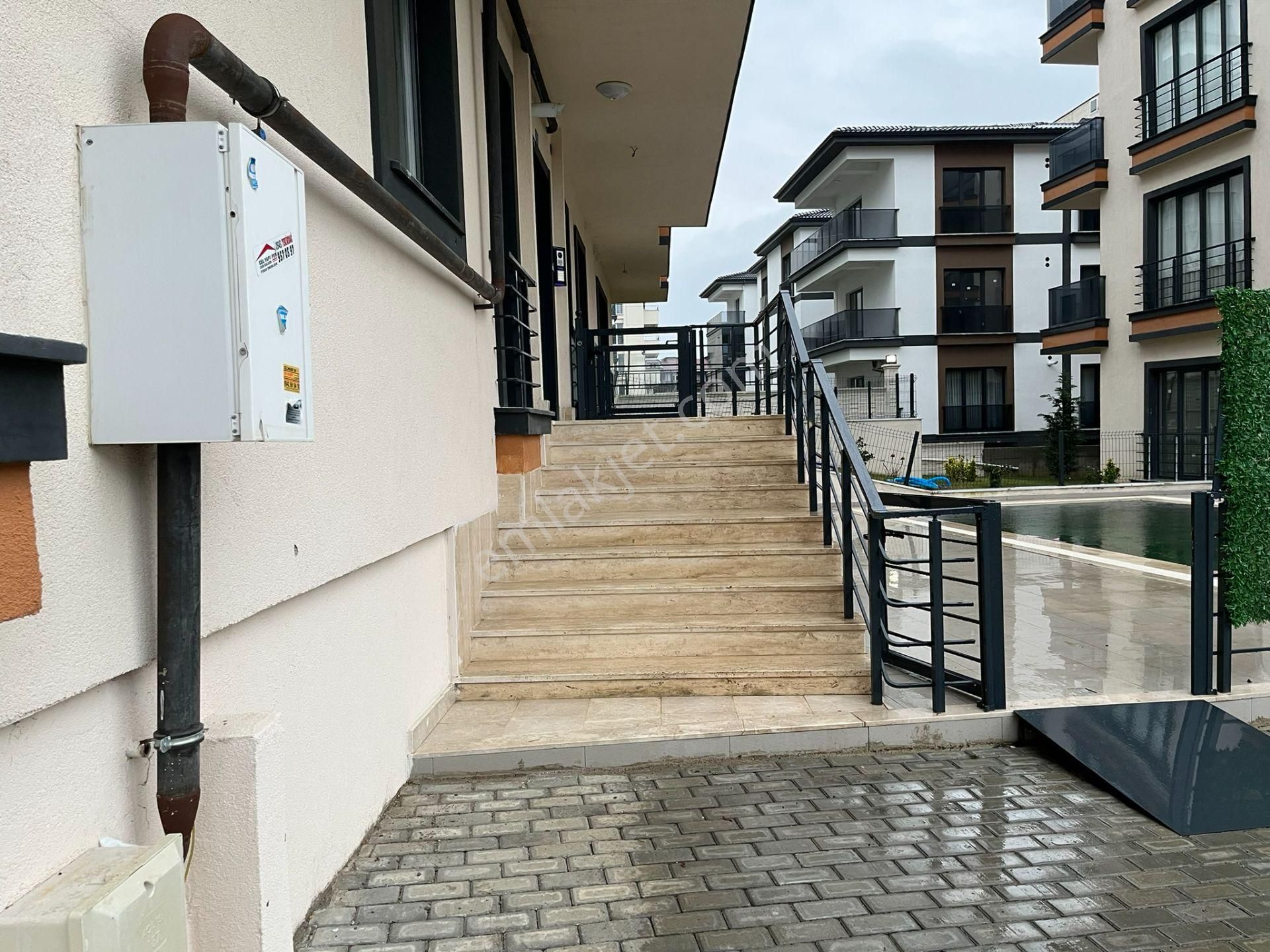 Prestijli Sitede Açık Havuzlu Lüks 2+1 Daire - Görsel 29