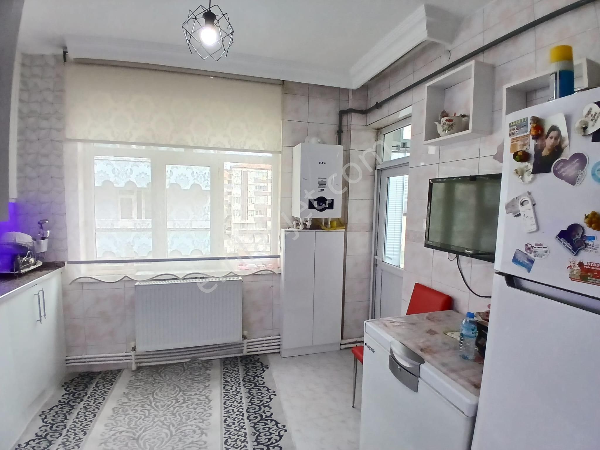 Akçay Emlak'tan Akşehir Cumhuriyet İlkokulu Yanında Bakımlı Doğalgazlı Ara Kat Satılık 2+1 Daire - Görsel 5