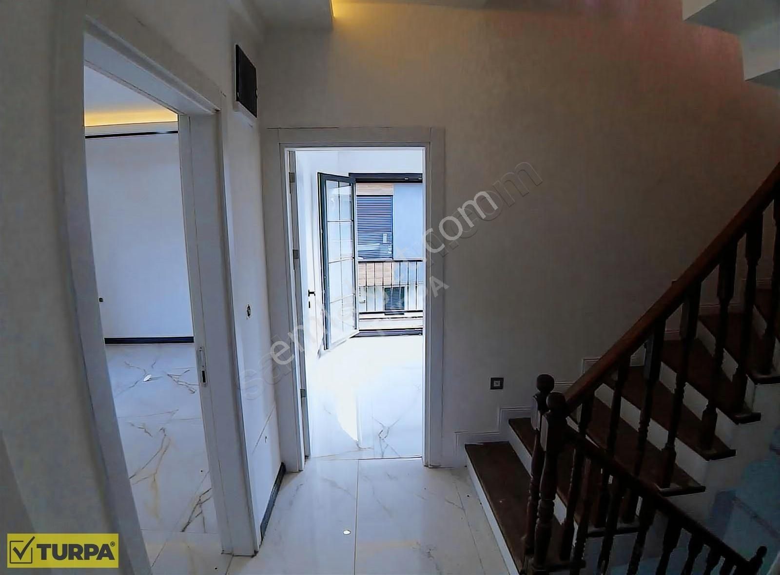 Menderes' Te Villalar Bölgesinde 4+1 Triplex Villa - Görsel 22