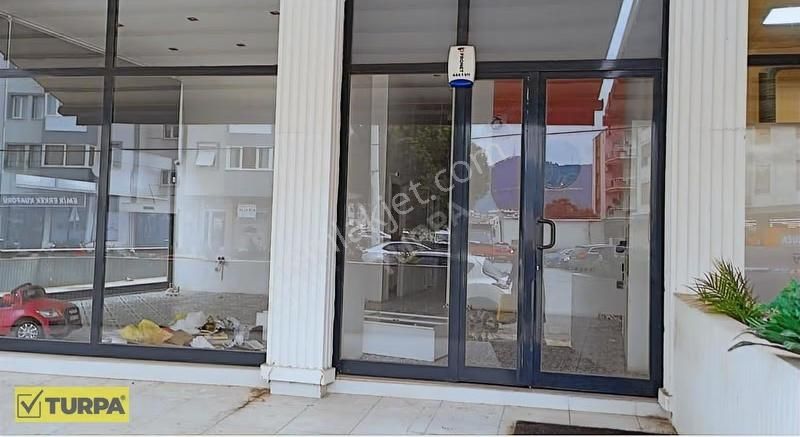 Hasan Güven Caddesinde Hareketli Lokasyonda Kiralık Dükkan