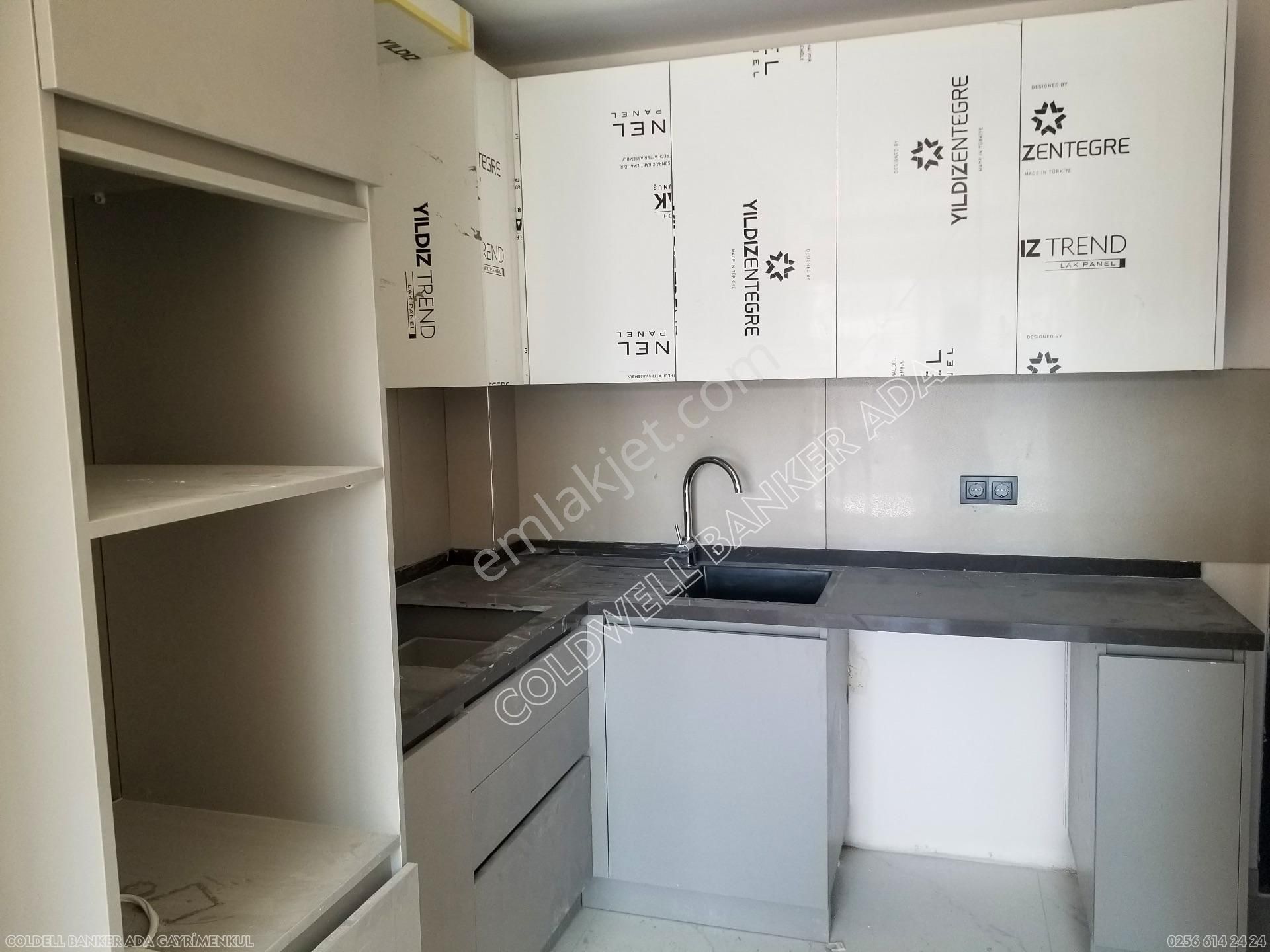 Kuşadası İkiçeşmelik Mahallesinde Otoparklı Güvenlikli Yeni 1+1 Daire - Görsel 7