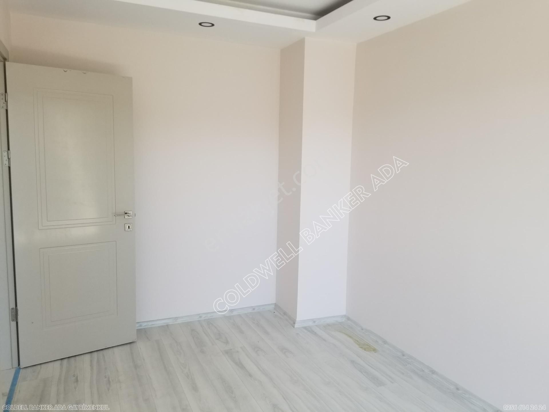 Kuşadası İkiçeşmelik Mahallesinde Otoparklı Güvenlikli Yeni 1+1 Daire - Görsel 13