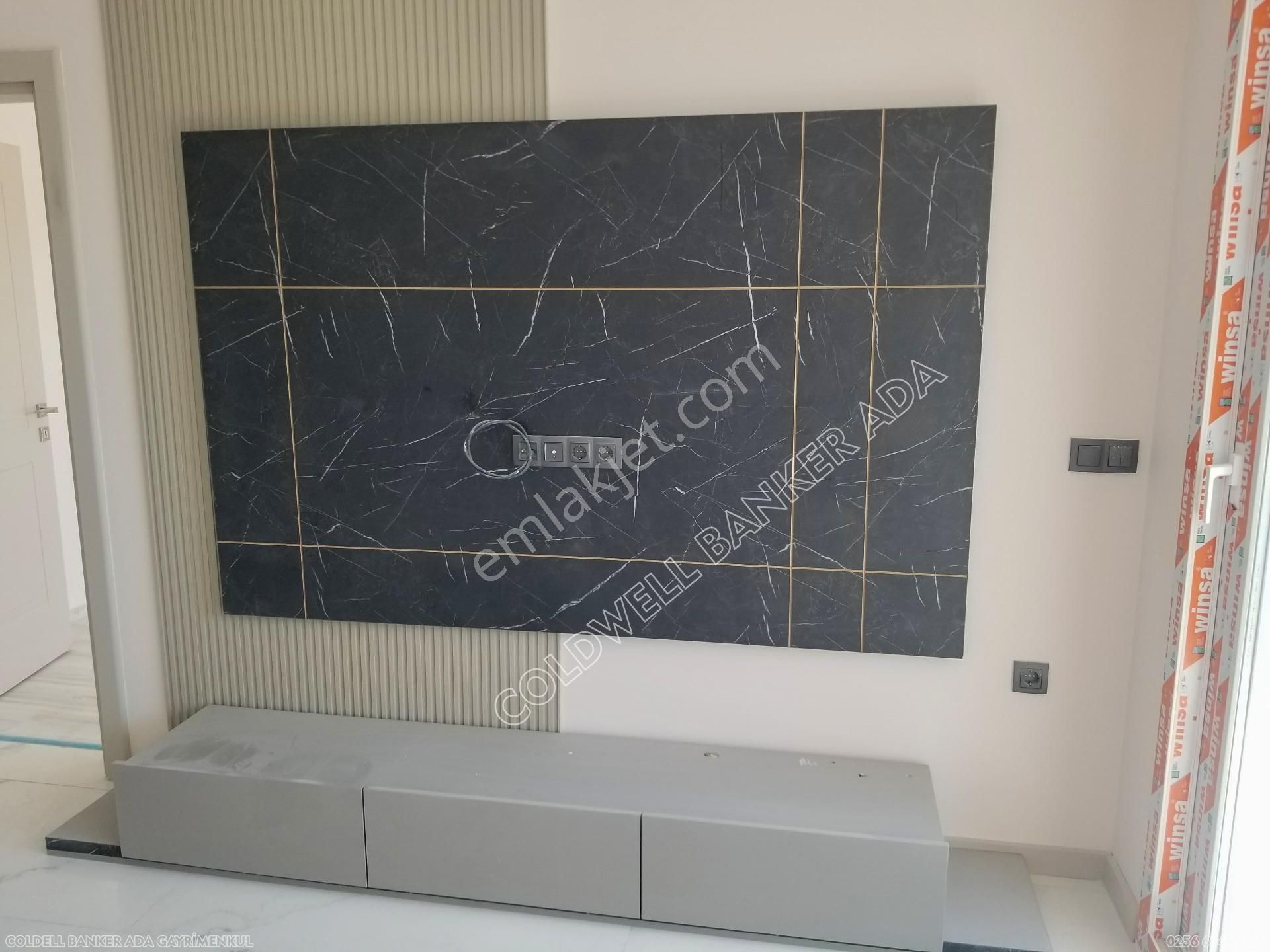 Kuşadası İkiçeşmelik Mahallesinde Otoparklı Güvenlikli Yeni 1+1 Daire - Görsel 3