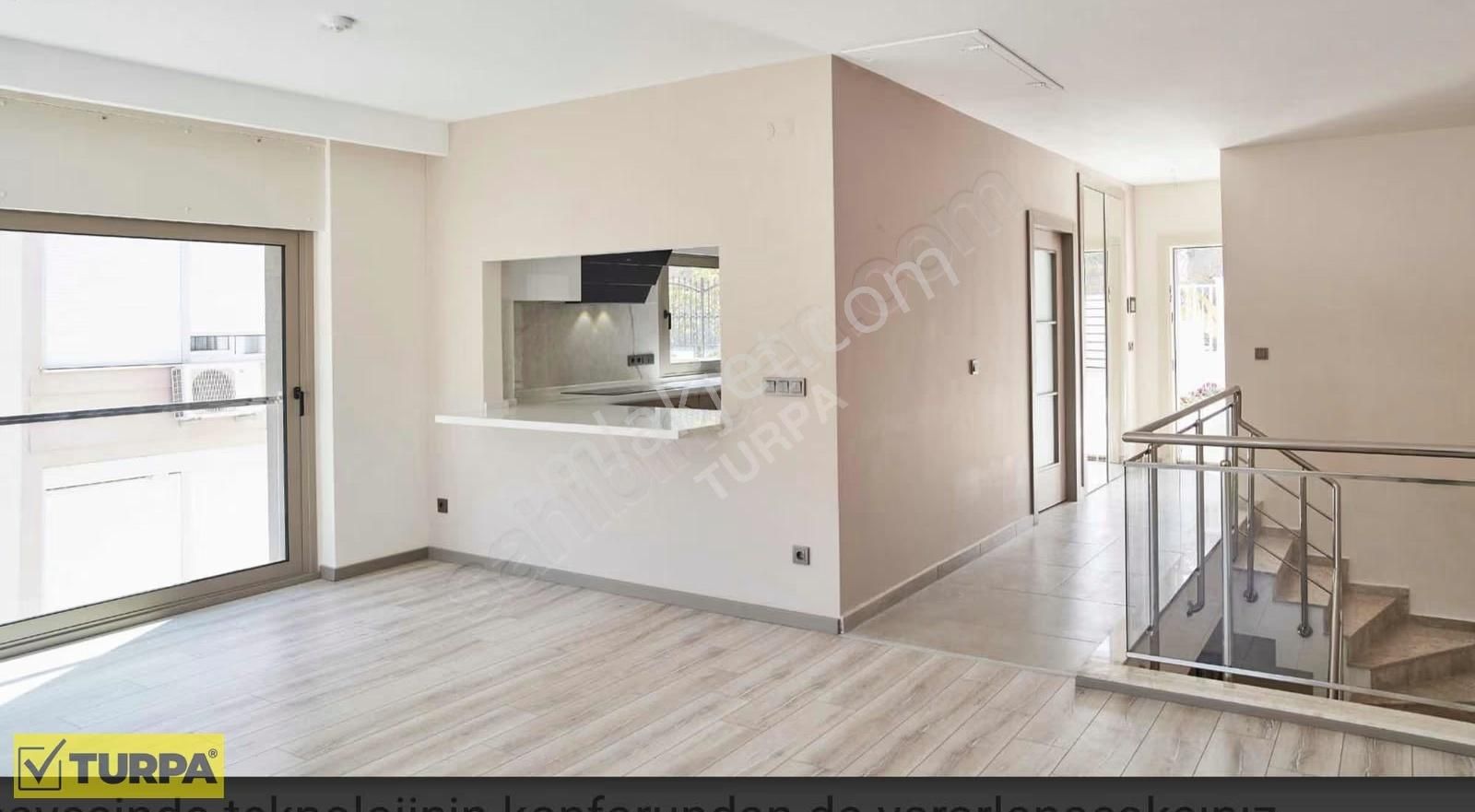 Balçova Çetin Emeç Mahallesinde Trıplex Villa - Görsel 3