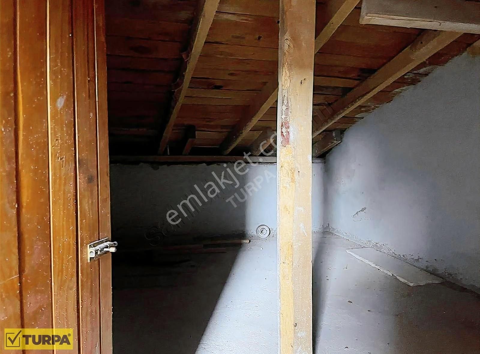 Çeşme Dalyan'da Trıpleks 4+1 Villa - Görsel 14