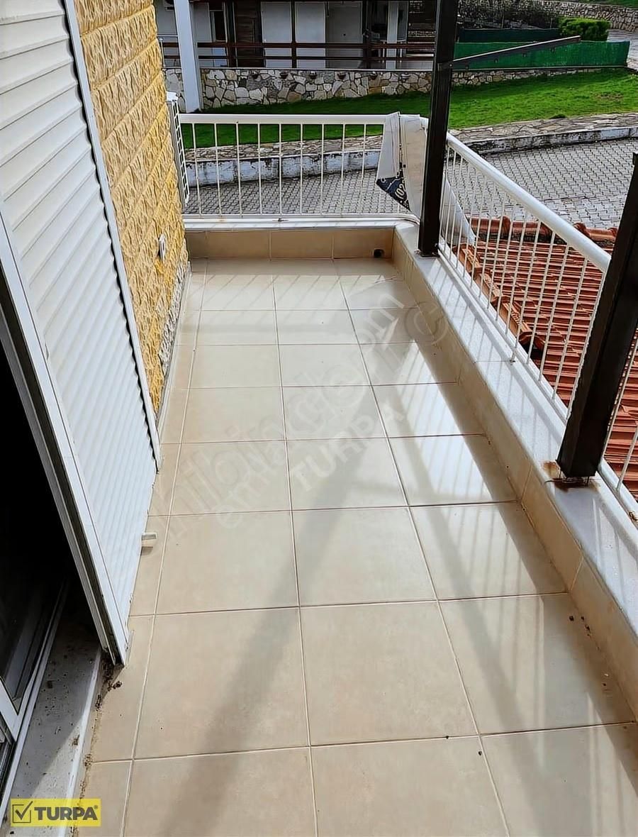 Çeşme Dalyan'da Trıpleks 4+1 Villa - Görsel 16