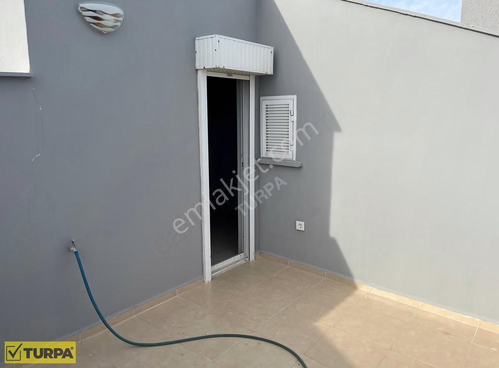 Çeşme Dalyan'da Trıpleks 4+1 Villa - Görsel 2