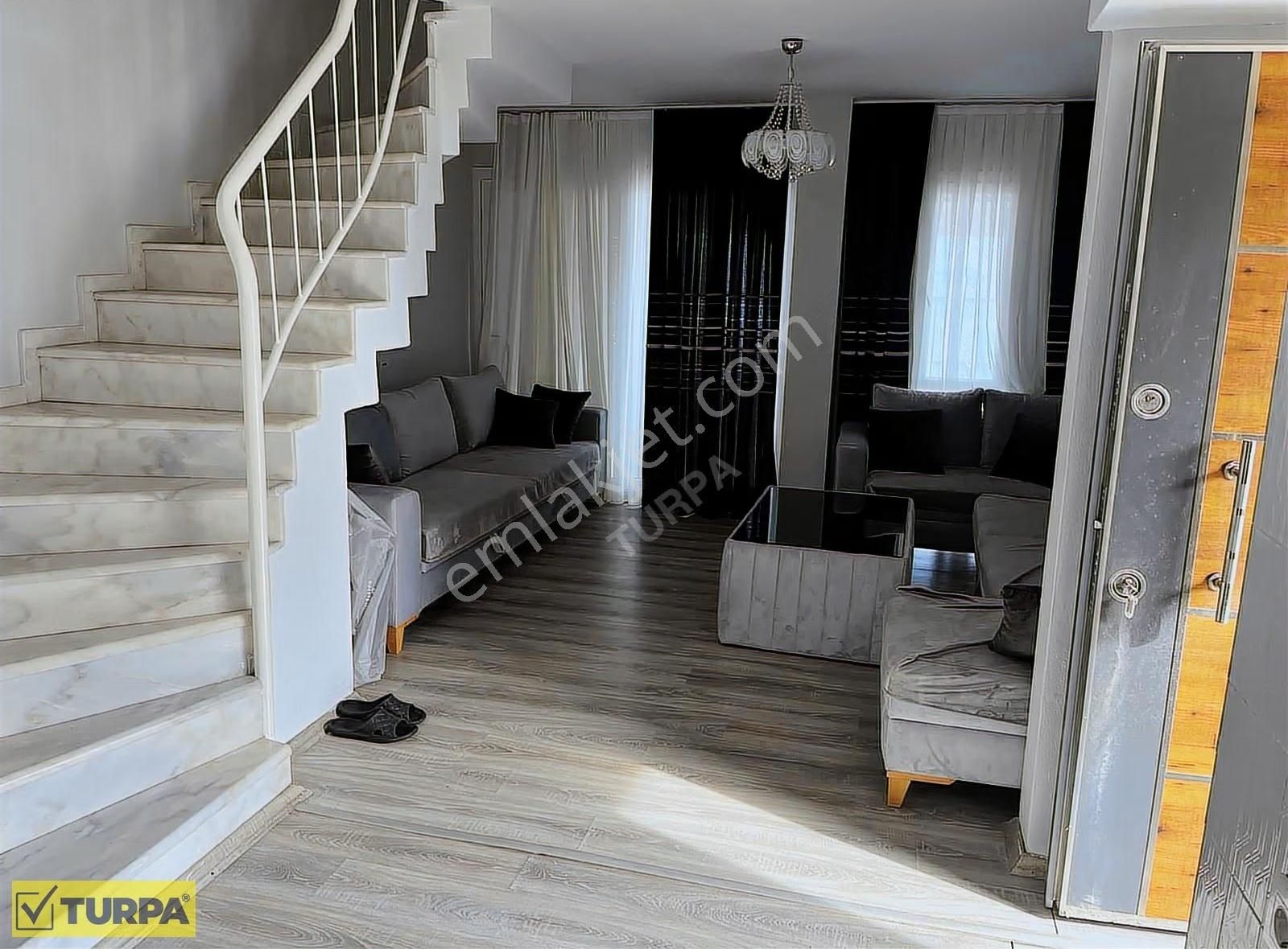 Çeşme Dalyan'da Trıpleks 4+1 Villa - Görsel 9