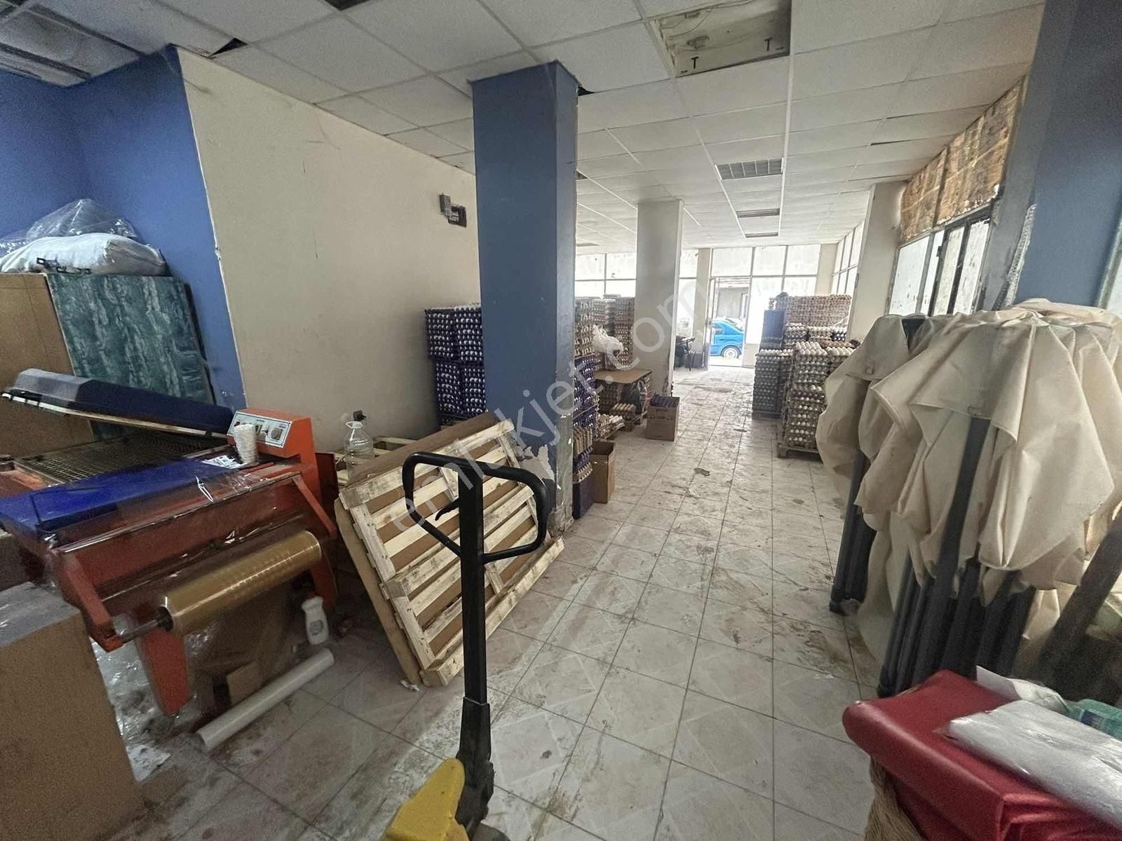 Mevlana Mahallesinde 100 M2 Çok Amaçlı Kiralık Dükkan