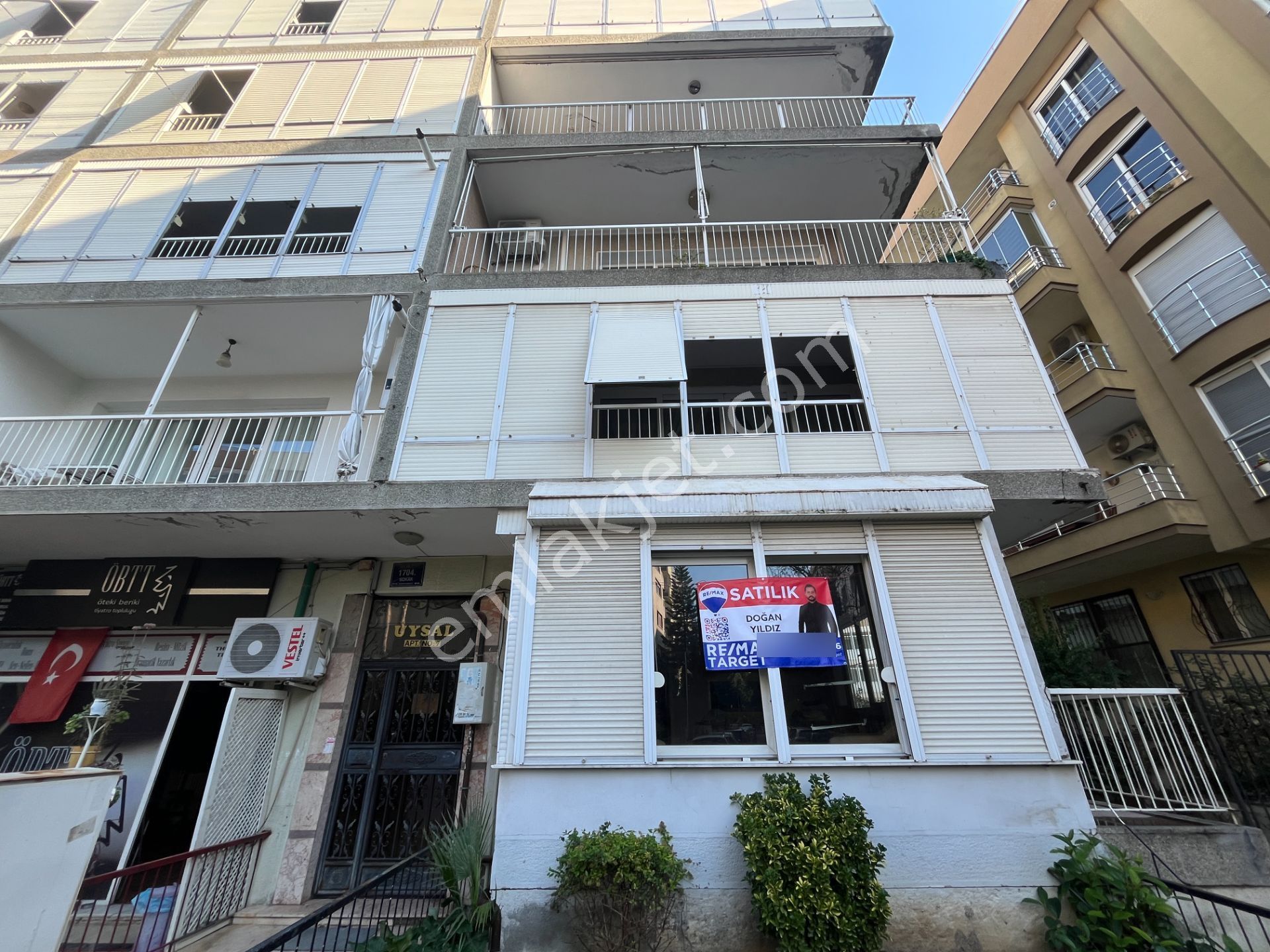 İzmir Karşıyaka Sahil'de Satılık Daire 3+1 87m2