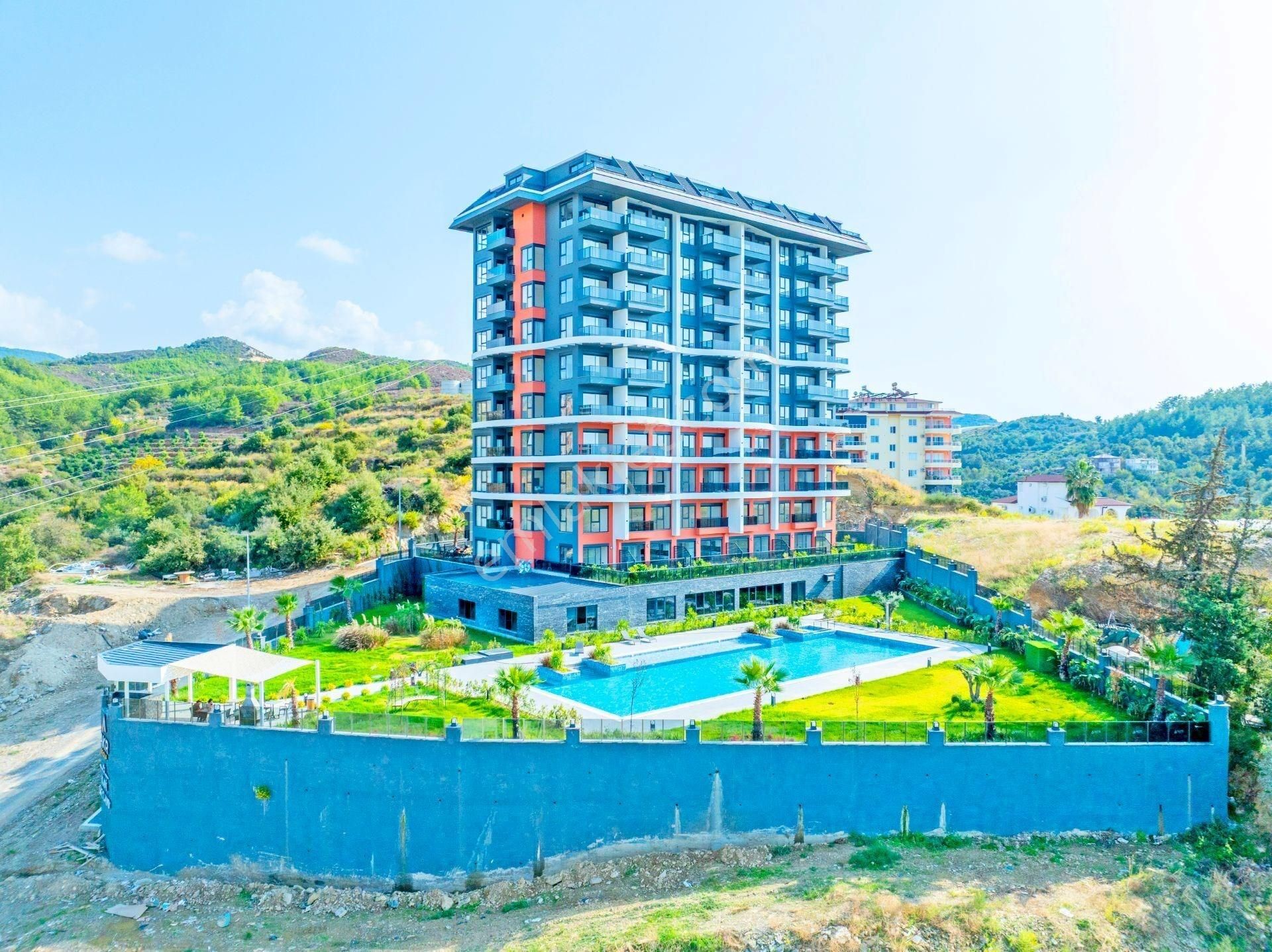 Alanya / Demirtaş’ta Havuz Manzaralı 2+1 Satılık Daire