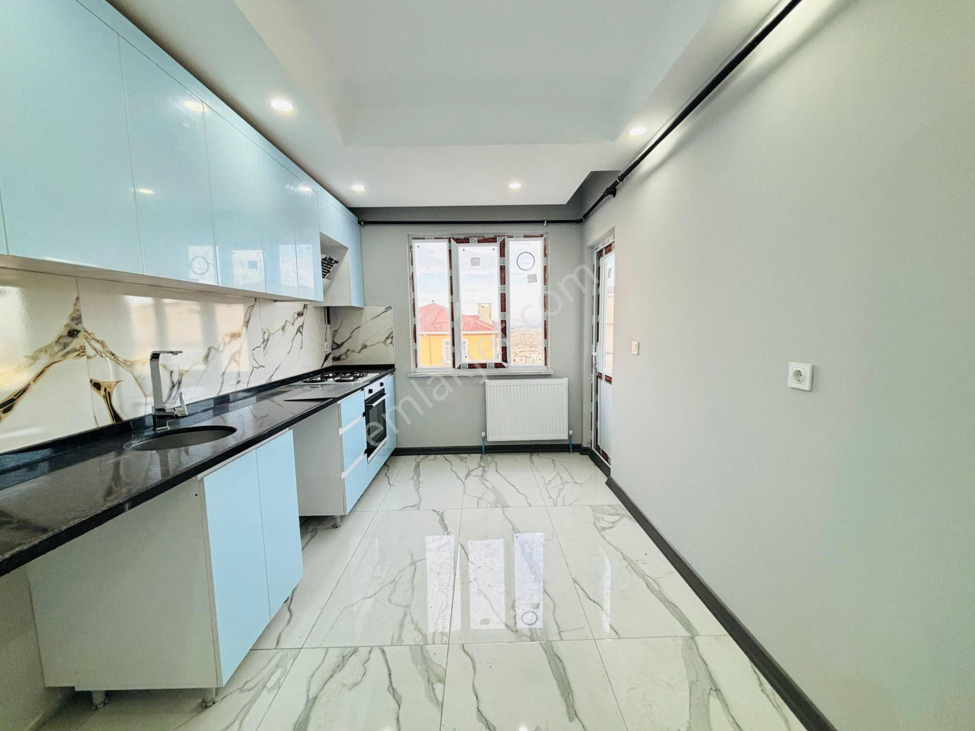 Güven'den Tepe'de Okullar Yanı Ara Kat Ön Cephe 2+1 Daire - Görsel 3