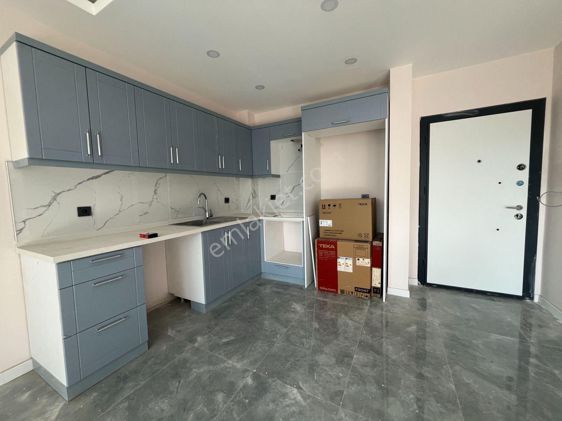 İzmir Çiğli'de Havuzlu Fitness Salonlu Kapalı Otoparklı Satılık Daire 2+1 60 M² - Görsel 2