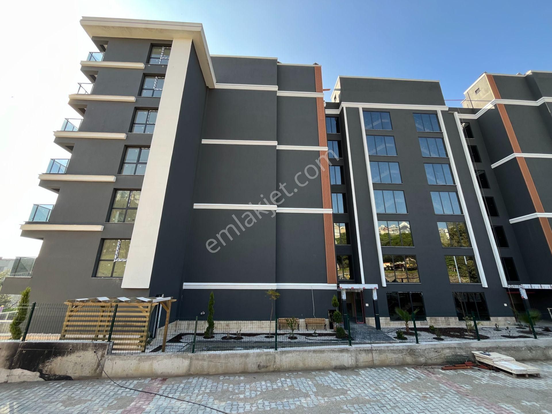 İzmir Çiğli'de Havuzlu Fitness Salonlu Kapalı Otoparklı Satılık Daire 2+1 60 M² - Görsel 22