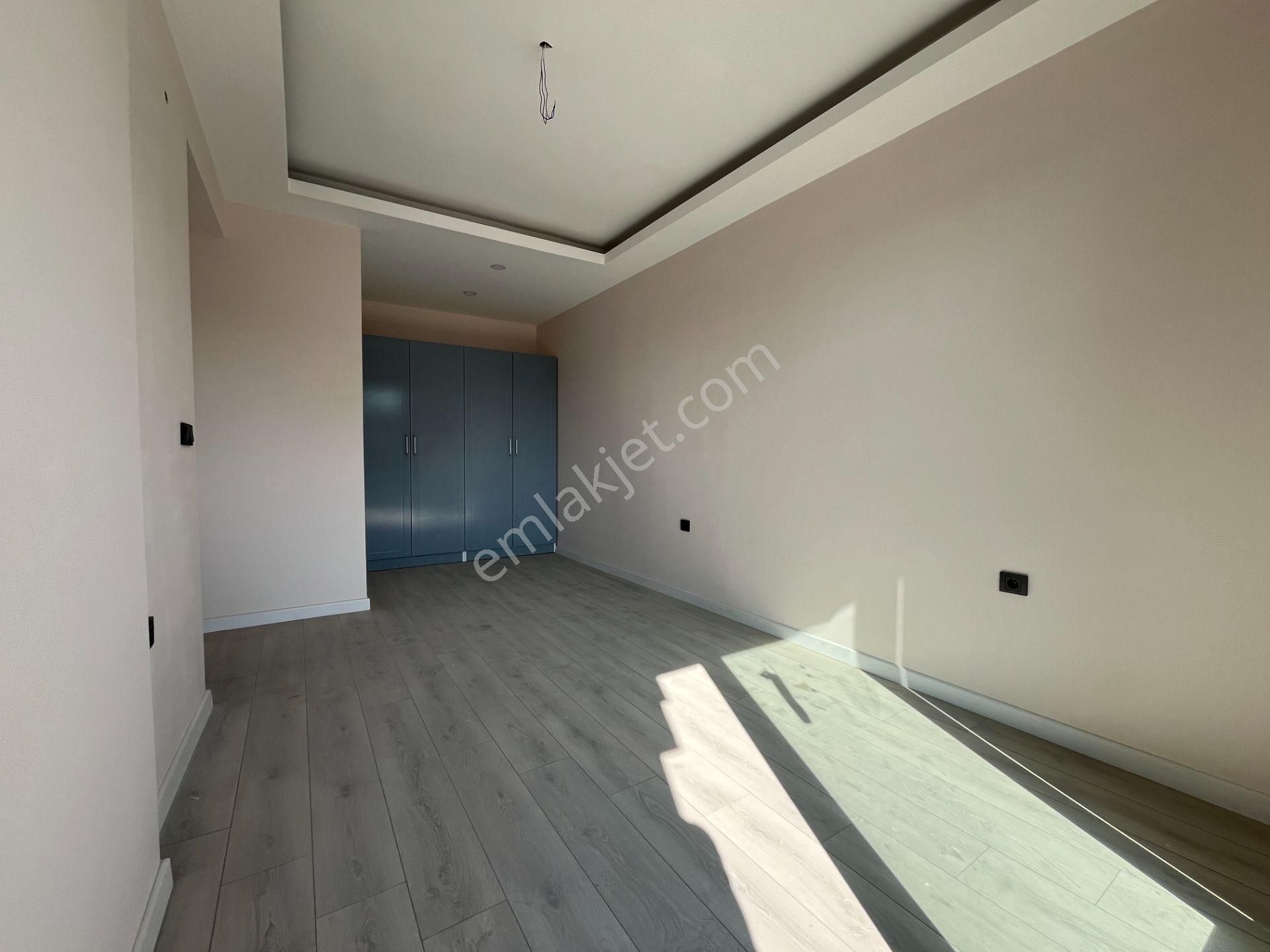 İzmir Çiğli'de Havuzlu Fitness Salonlu Kapalı Otoparklı Satılık Daire 2+1 60 M² - Görsel 11