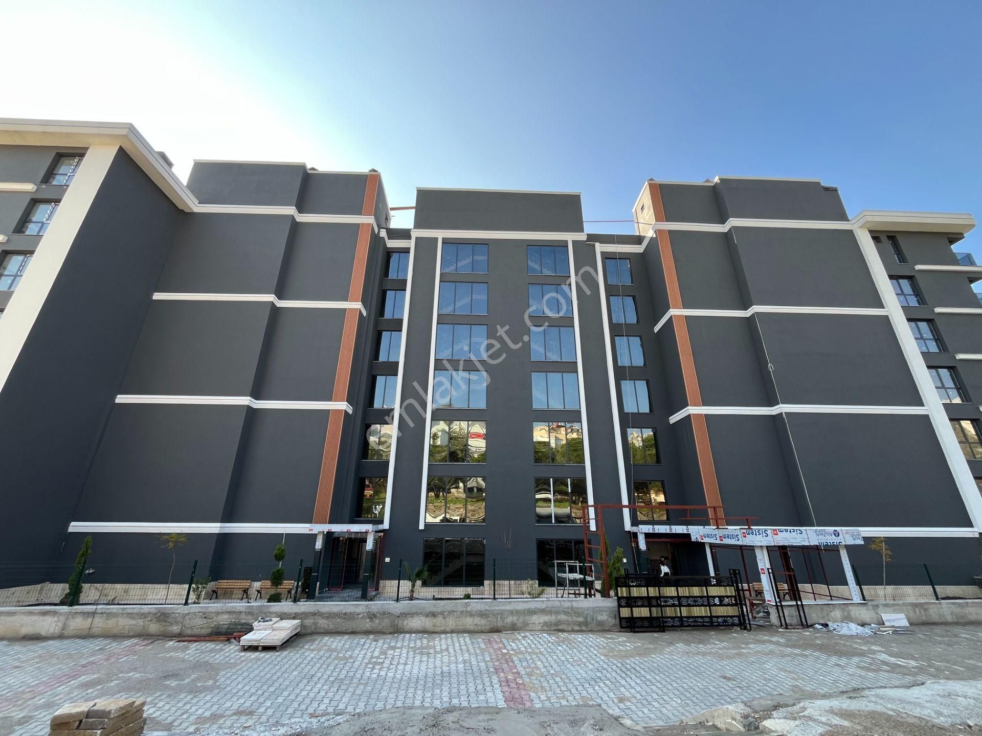 İzmir Çiğli'de Havuzlu Fitness Salonlu Kapalı Otoparklı Satılık Daire 2+1 60 M² - Görsel 23