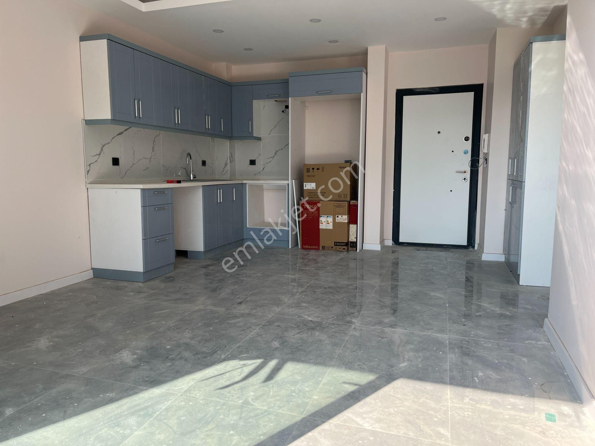 İzmir Çiğli'de Havuzlu Fitness Salonlu Kapalı Otoparklı Satılık Daire 2+1 60 M²