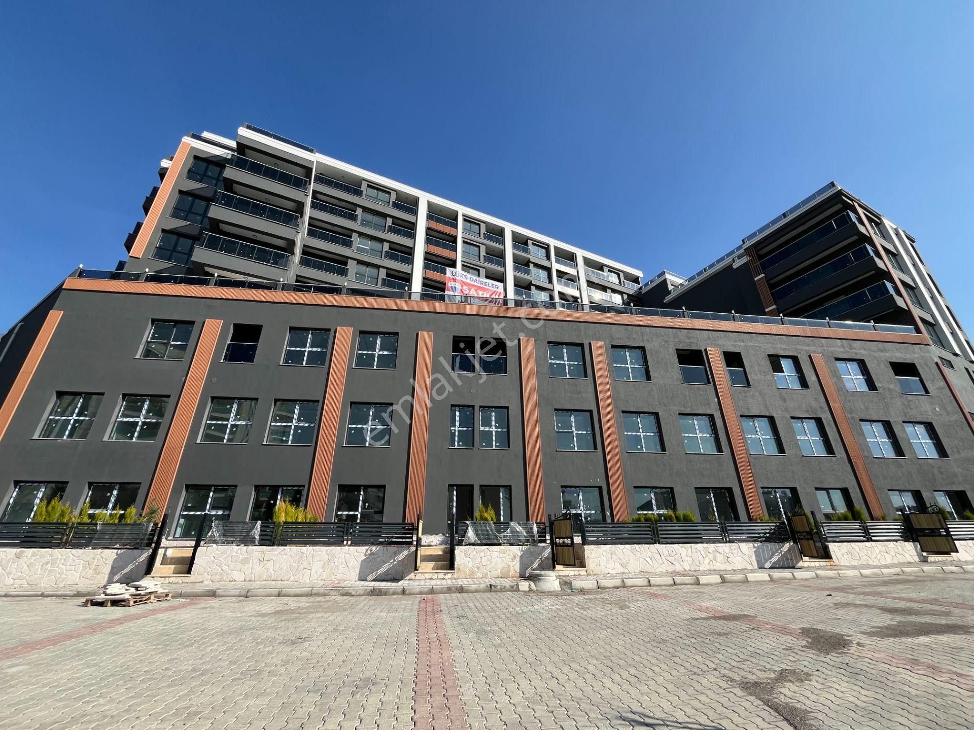 İzmir Çiğli'de Havuzlu Fitness Salonlu Kapalı Otoparklı Satılık Daire 2+1 60 M² - Görsel 24