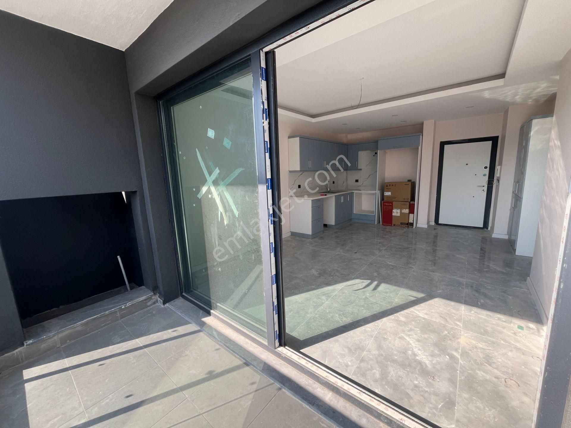 İzmir Çiğli'de Havuzlu Fitness Salonlu Kapalı Otoparklı Satılık Daire 2+1 60 M² - Görsel 3