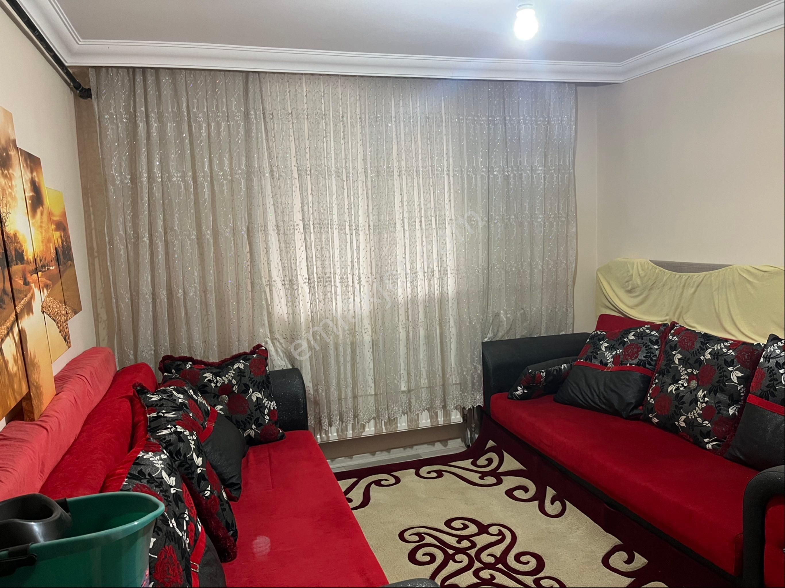 Uşak Merkez Cumhuriyet Mahallesinde Satılık 2+1 Daire