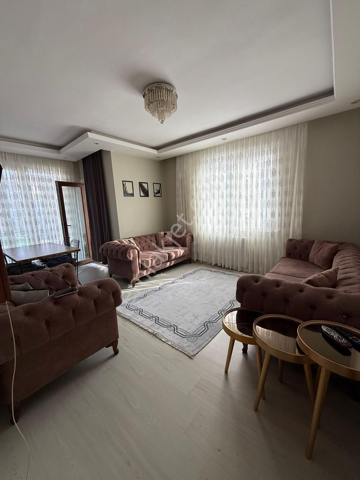 Beylikdüzü Merkezinde Geniş M2 Oturuma Hazır Eşyalı Kiralık Daire !!