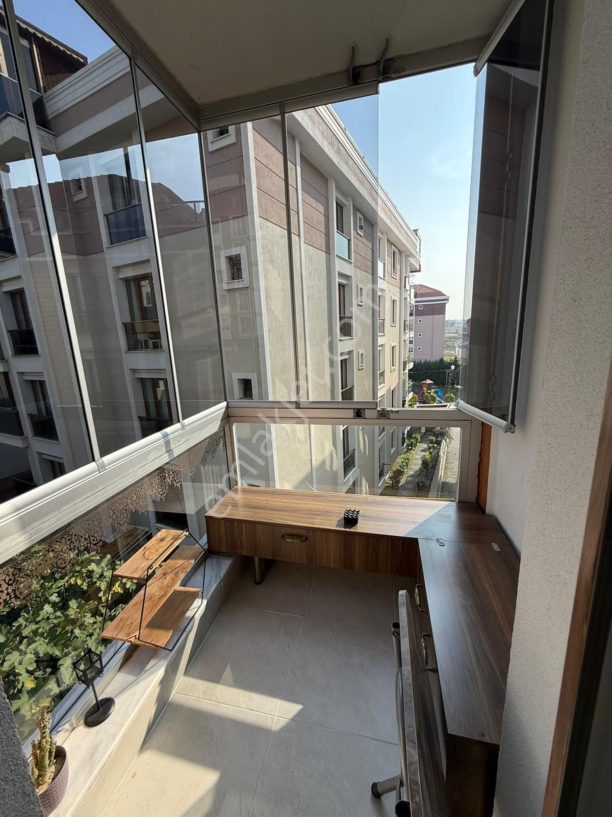 Beylikdüzü Merkezinde Geniş M2 Oturuma Hazır Eşyalı Kiralık Daire !! - Görsel 16