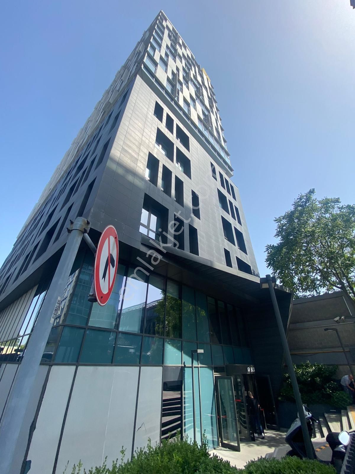 Nef 09 Plazada Metroya Çok Yakın Kiralık Ofis