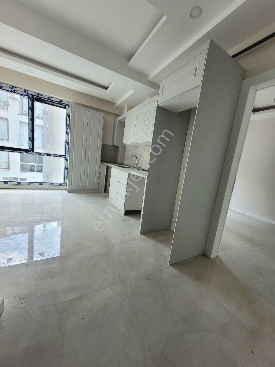 Lozan Caddesi'nde Sıfır 1+1 - 2+1 Balkonlu Suıt Daireler - Görsel 3