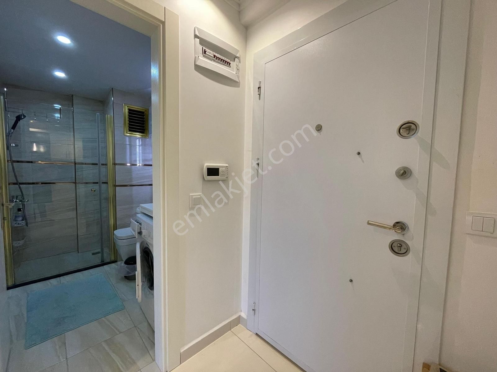Kleopatrada Denize 150 Metre Mesafede Eşyalı 1+1 Temiz Daire - Görsel 12