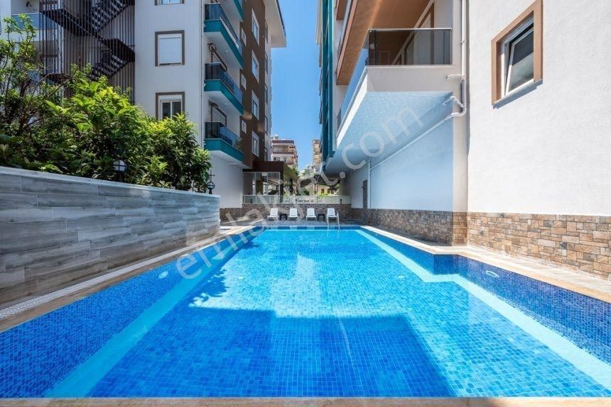 Kleopatrada Denize 150 Metre Mesafede Eşyalı 1+1 Temiz Daire - Görsel 17