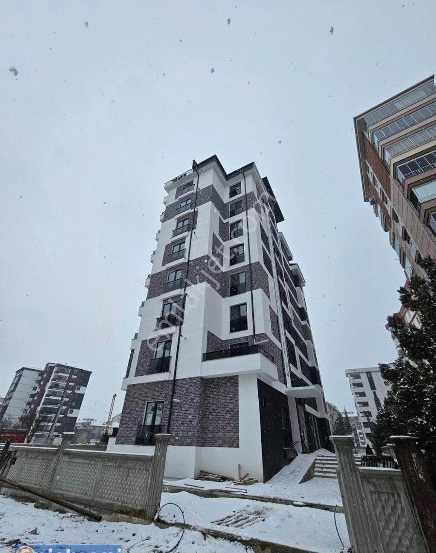 Emlaknomi'den Hacı Mütahir Mahallesi'nde Sıfır Lüx 1+1 Satılık Daire