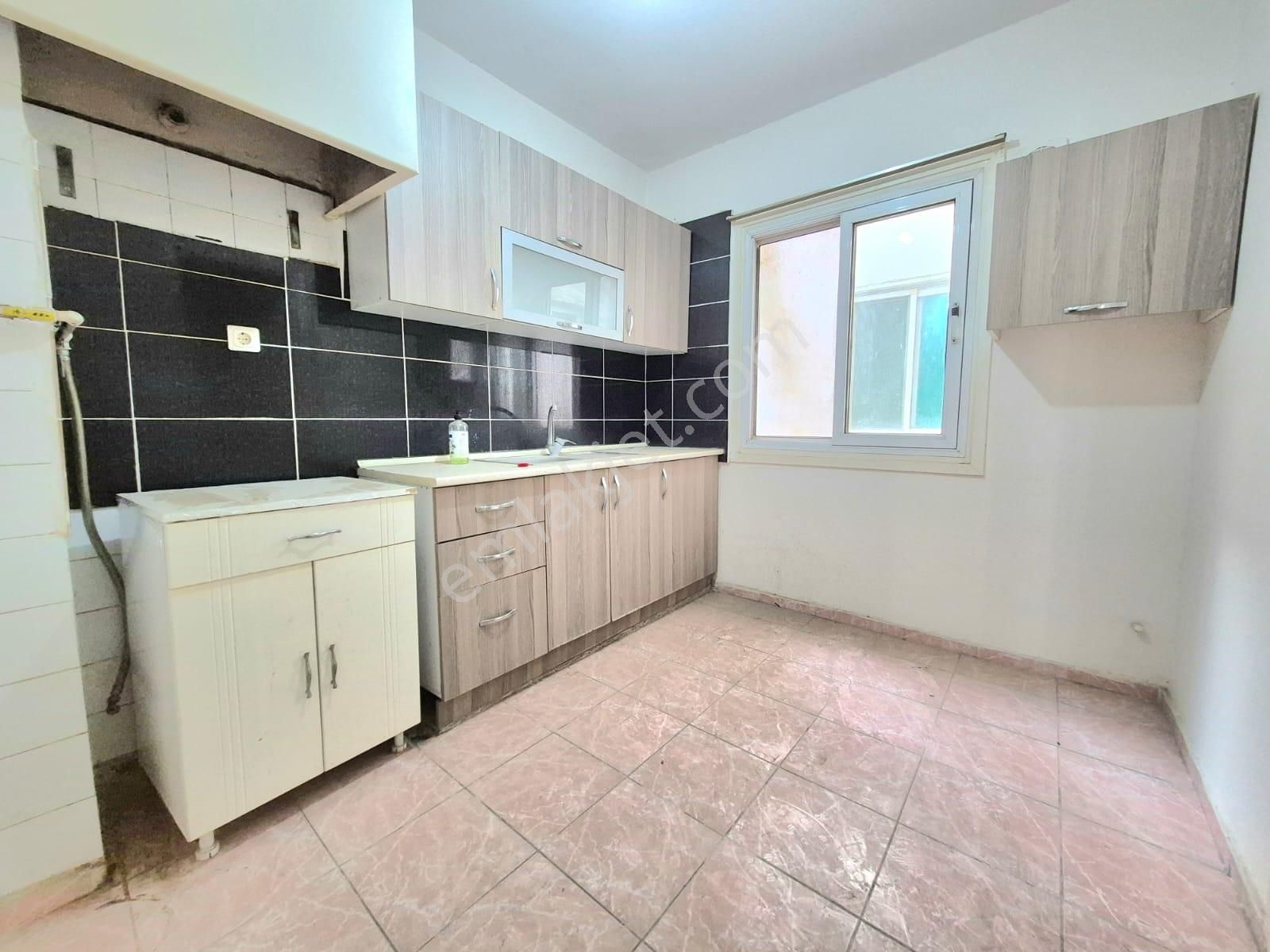 K.yaka Çarşı İçi Geniş Çift Cephe Çift Balkon D.gazlı 145 M2 3+1 - Görsel 5