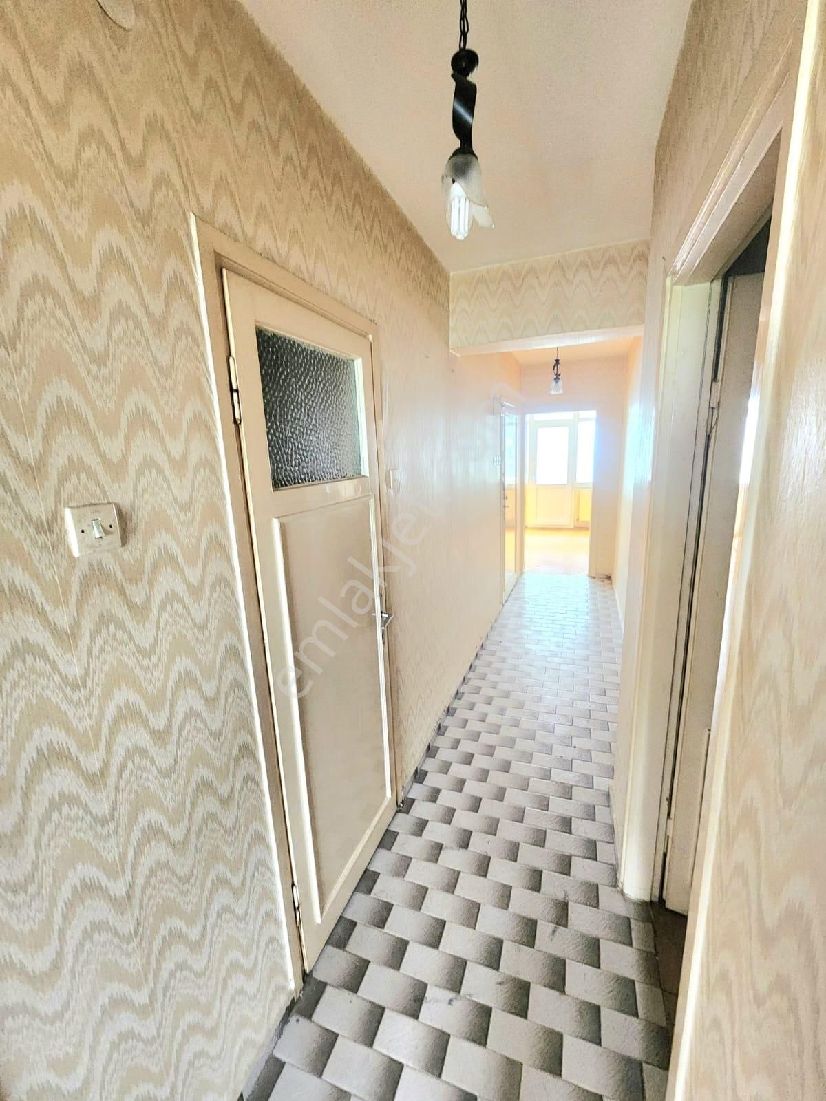 K.yaka Çarşı Yakını Arakat Çit Cephe Çift Balkon 3+1 120 M2 - Görsel 7