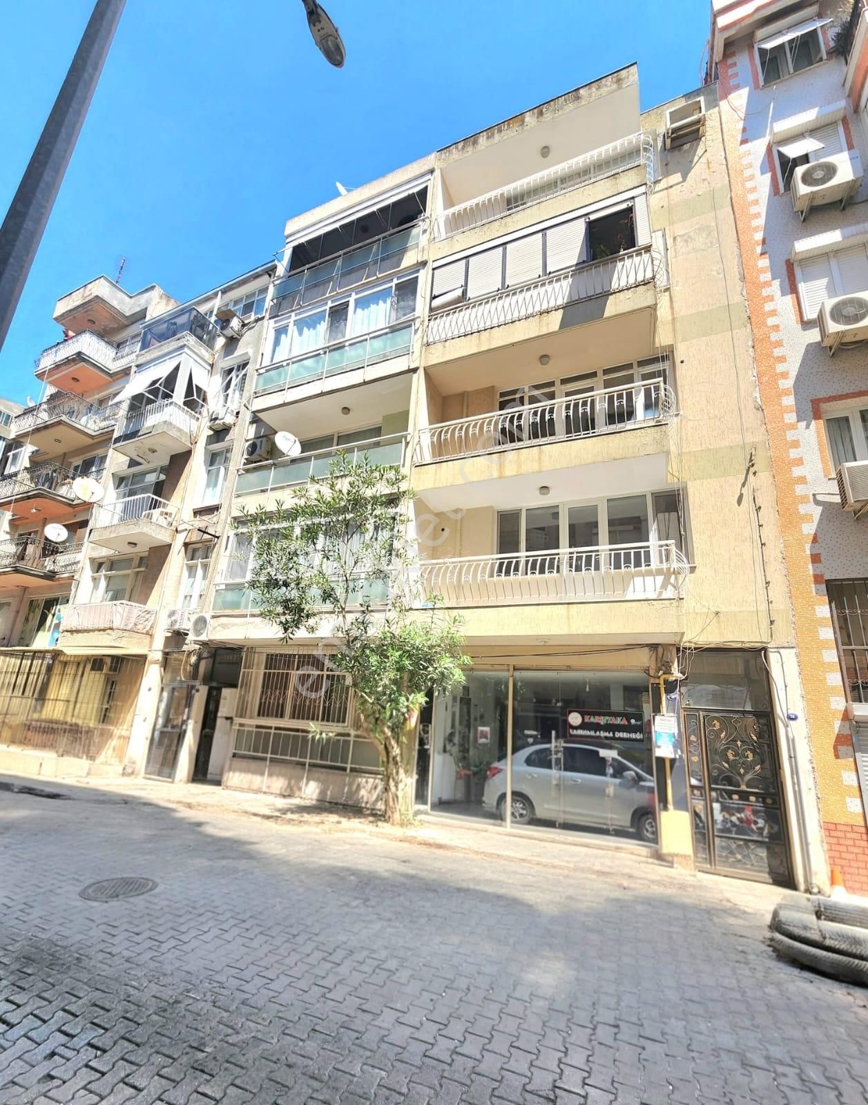 K.yaka Çarşı Yakını Arakat Çit Cephe Çift Balkon 3+1 120 M2 - Görsel 16