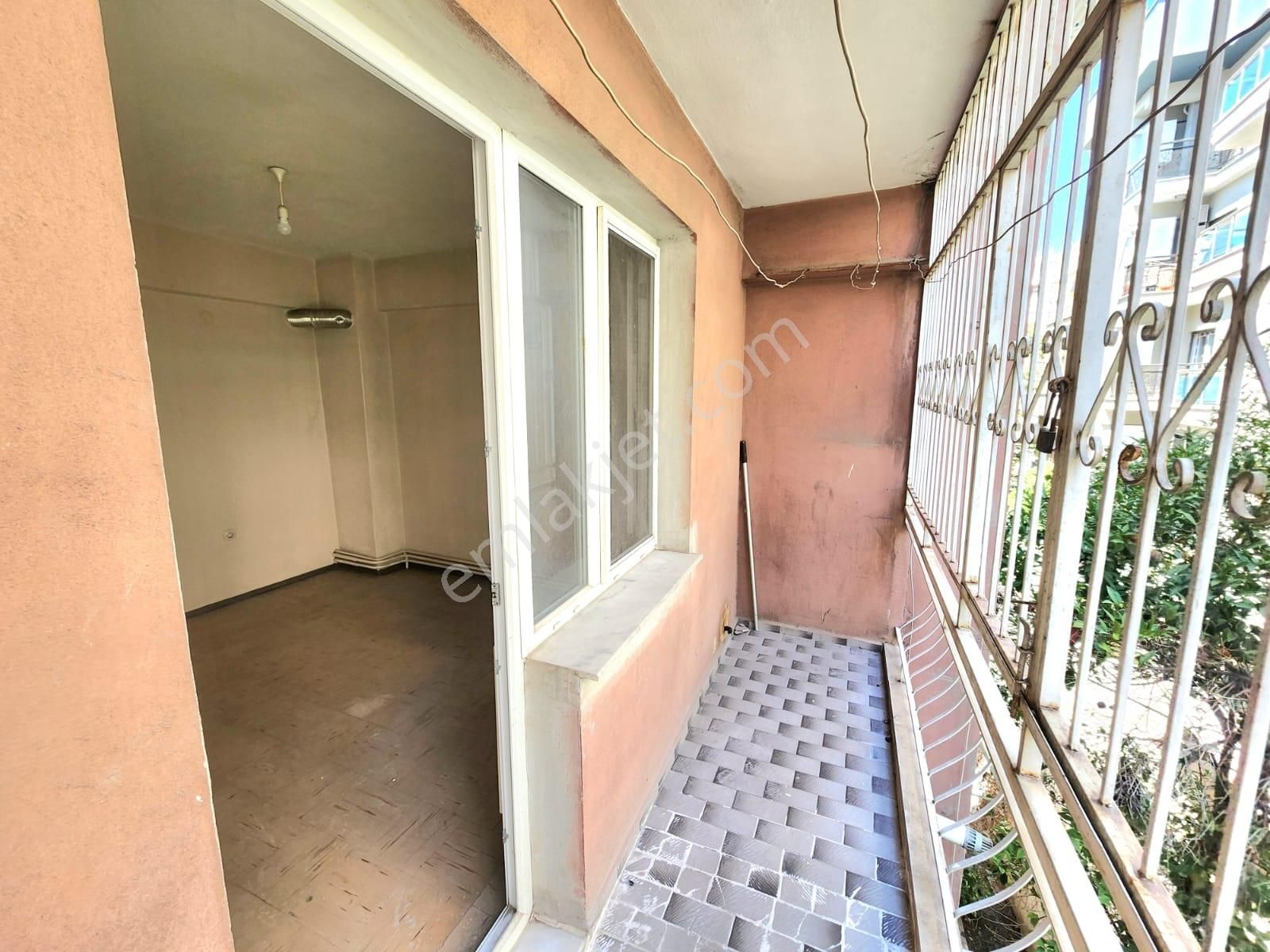 K.yaka Çarşı Yakını Arakat Çit Cephe Çift Balkon 3+1 120 M2 - Görsel 20