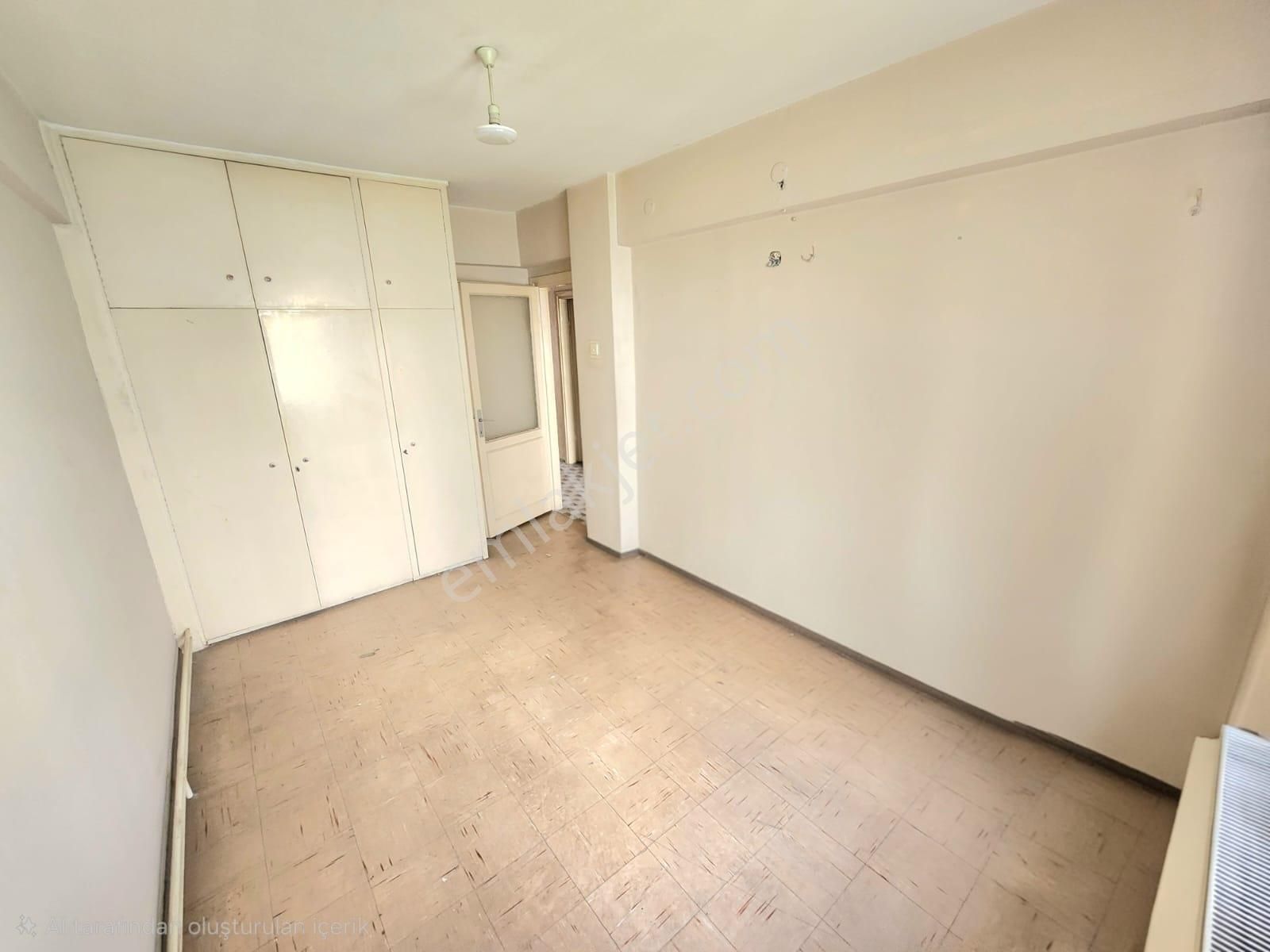 K.yaka Çarşı Yakını Arakat Çit Cephe Çift Balkon 3+1 120 M2 - Görsel 10