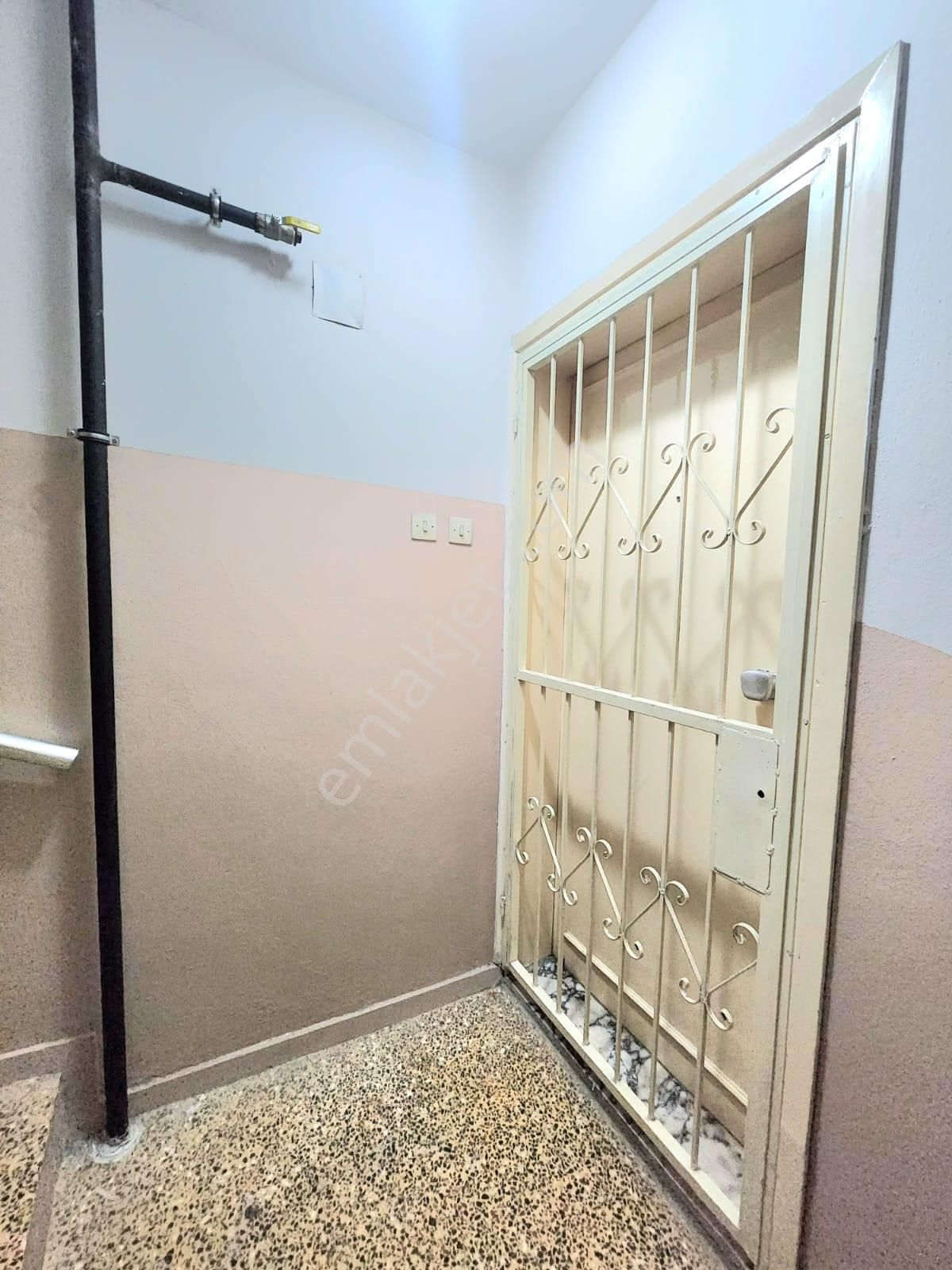 K.yaka Çarşı Yakını Arakat Çit Cephe Çift Balkon 3+1 120 M2 - Görsel 25